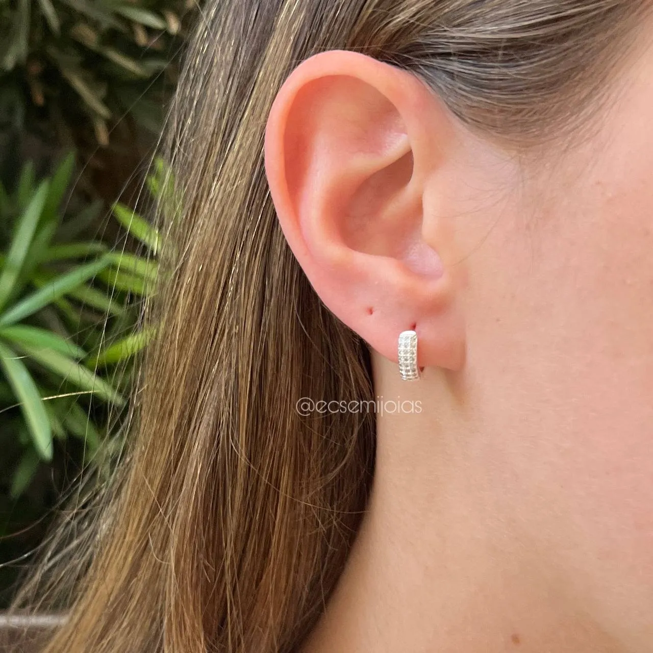 Brinco argola cravejada M - banhado a prata 925