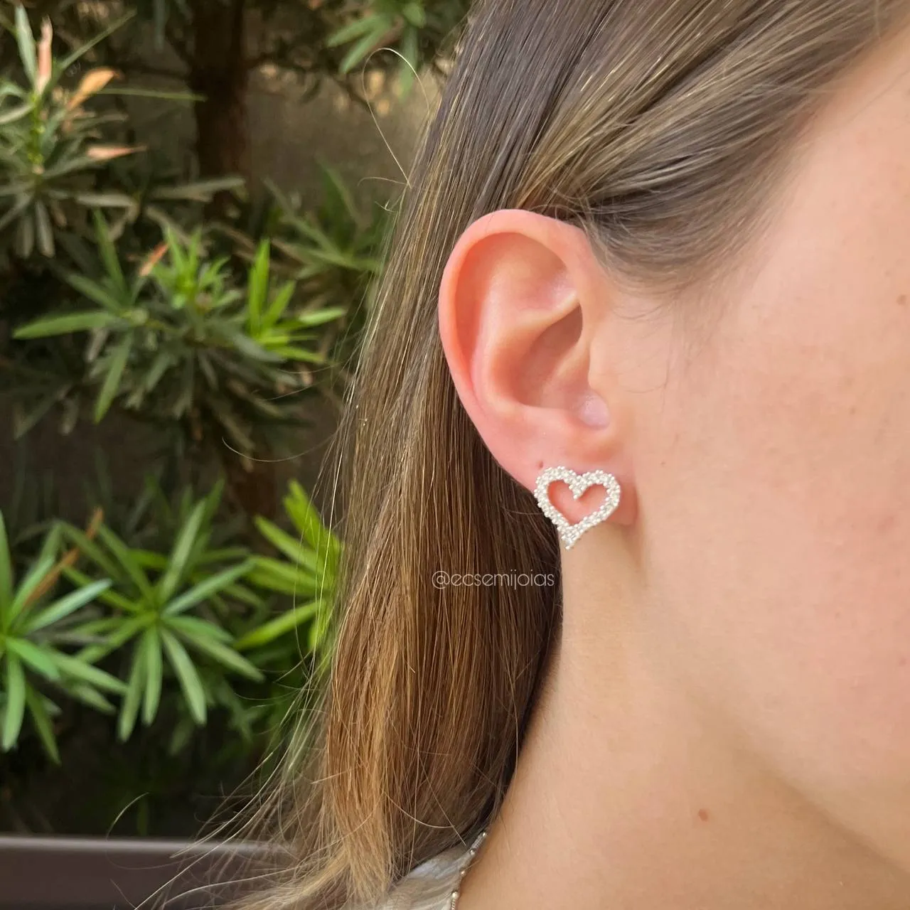 Brinco coração cravejado - banhado a prata 925