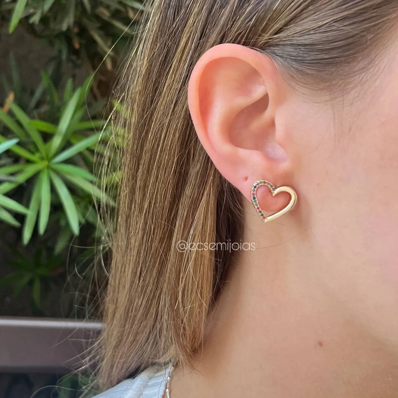 Brinco de coração cravejado - banhado a ouro 18k
