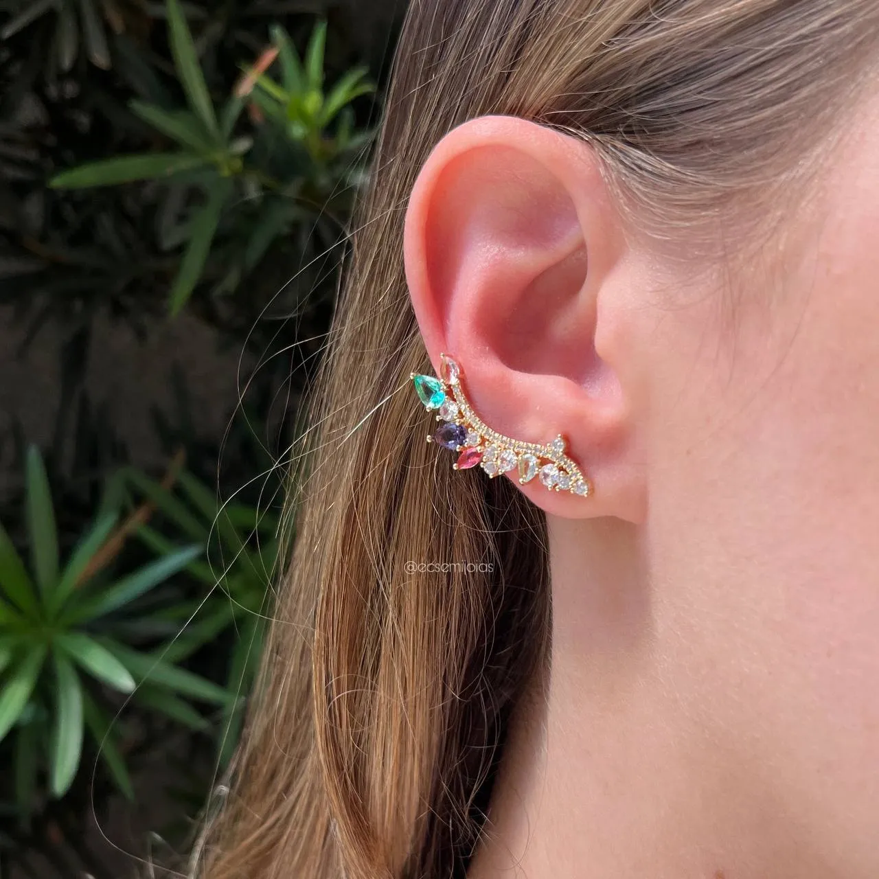 Brinco de ear cuff colorido - banhado a ouro 18k