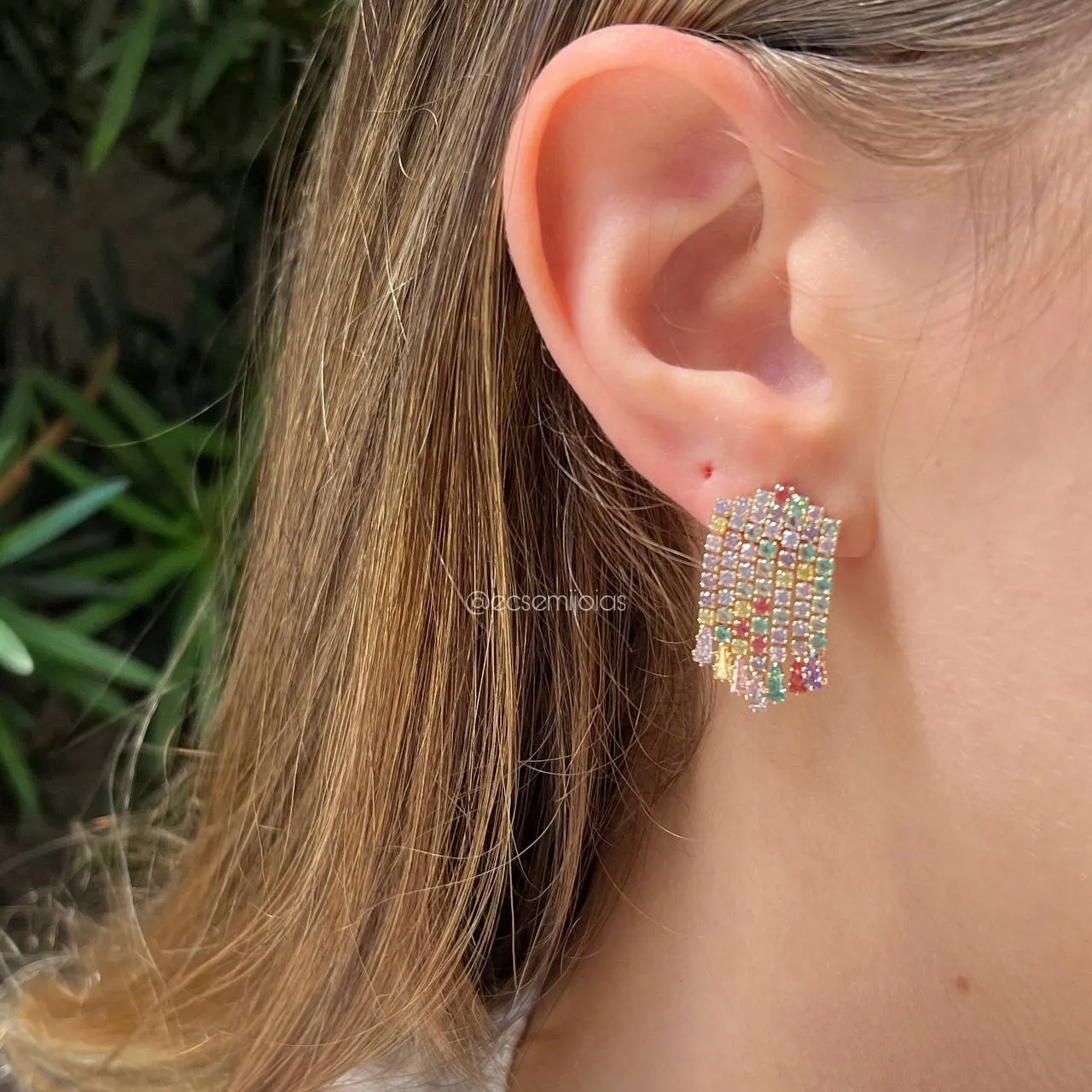 Brinco de riviera colorida - banhado a ouro 18k