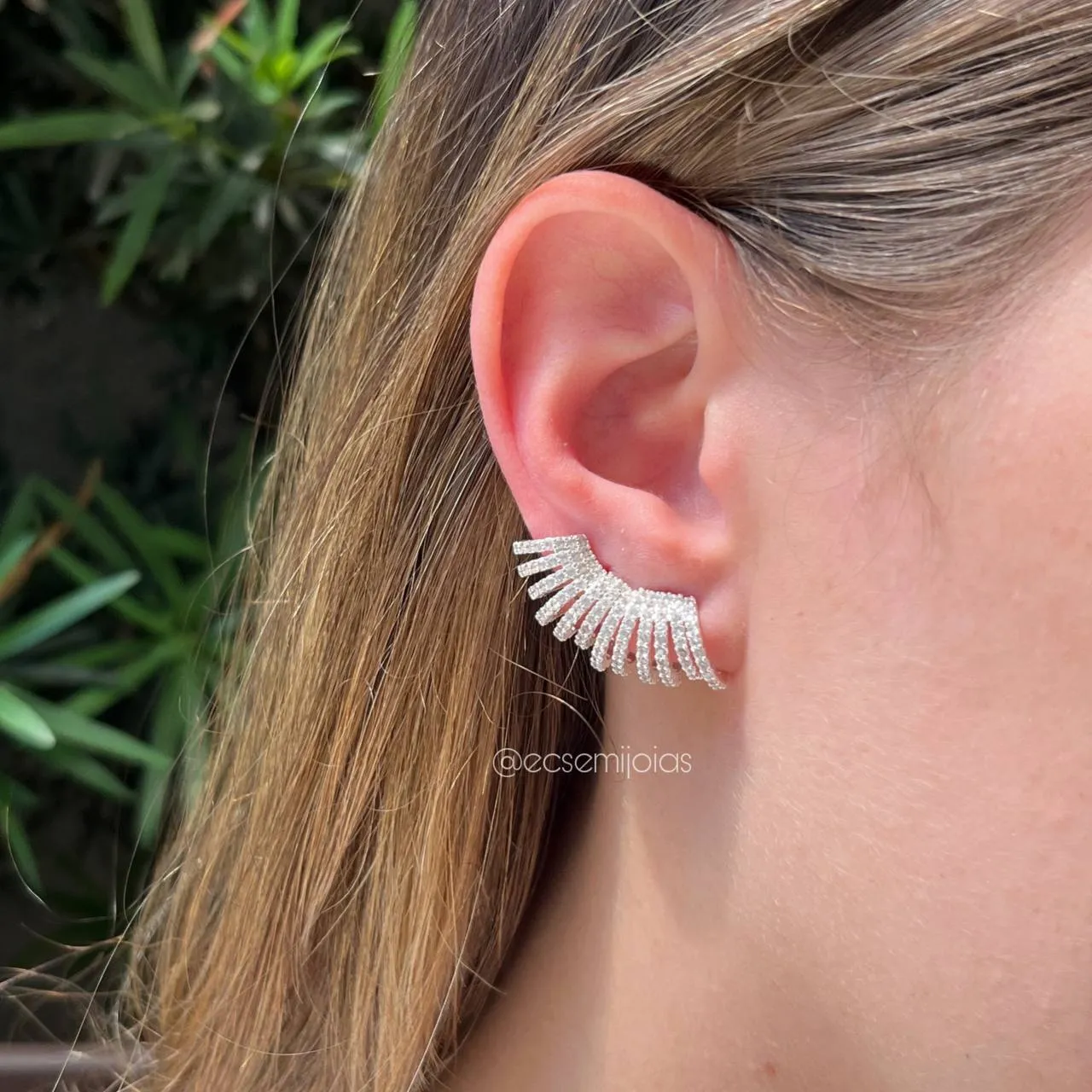 Brinco ear cuff cravejado - banhado a prata 925