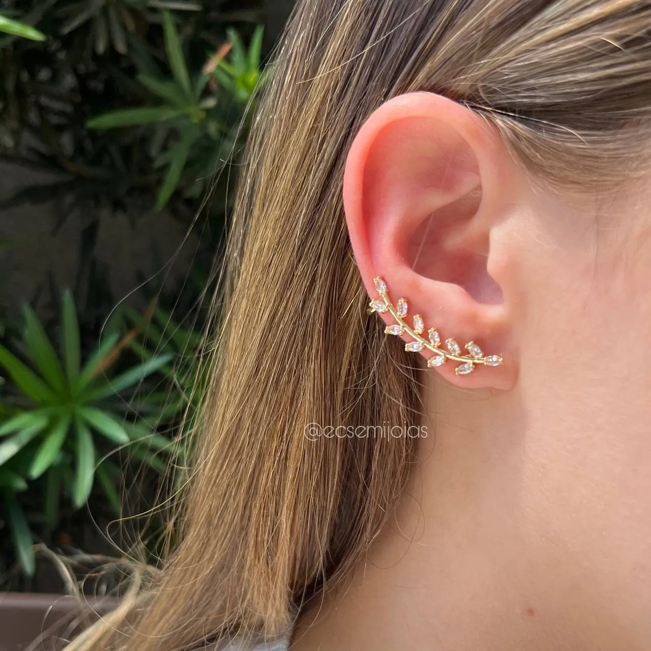 Brinco ear cuff folhas  - banhado a ouro 18k