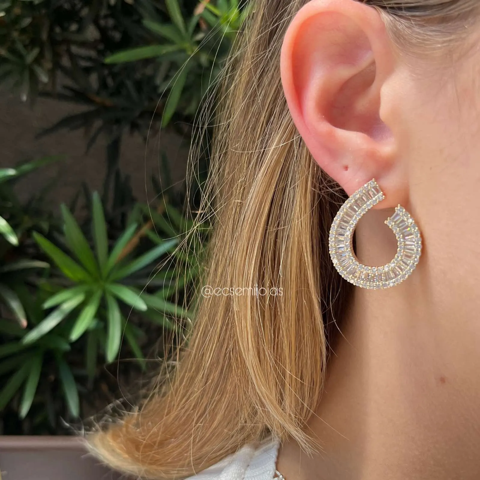 Brinco espiral fileira de baguetes - banhado a ouro 18k