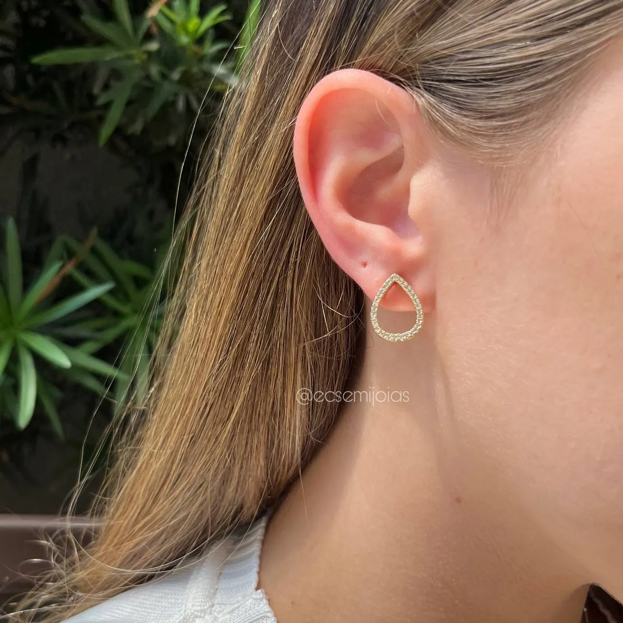 Brinco gota cravejada - banhado a ouro 18k
