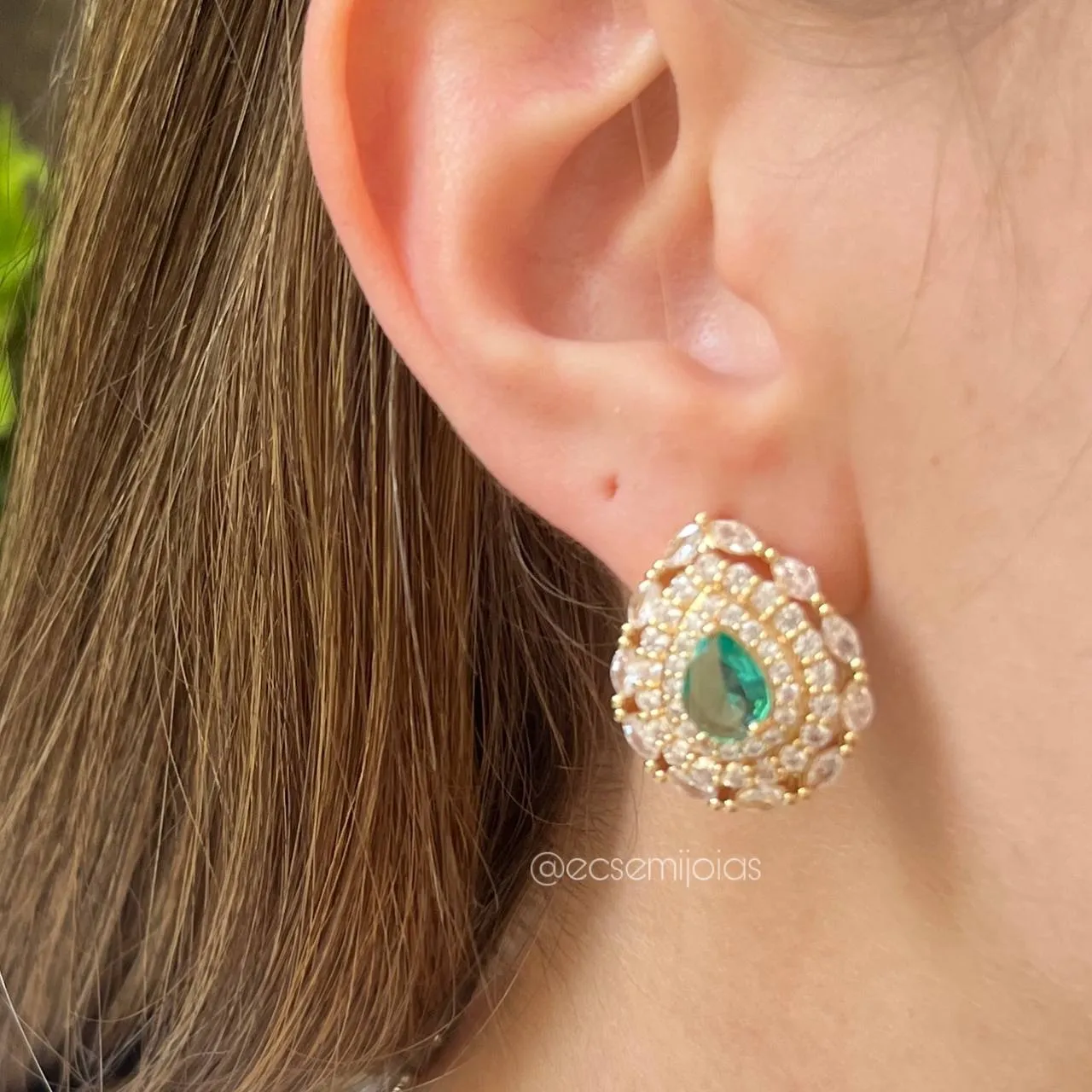 Brinco gota cravejada - banhado a ouro 18k