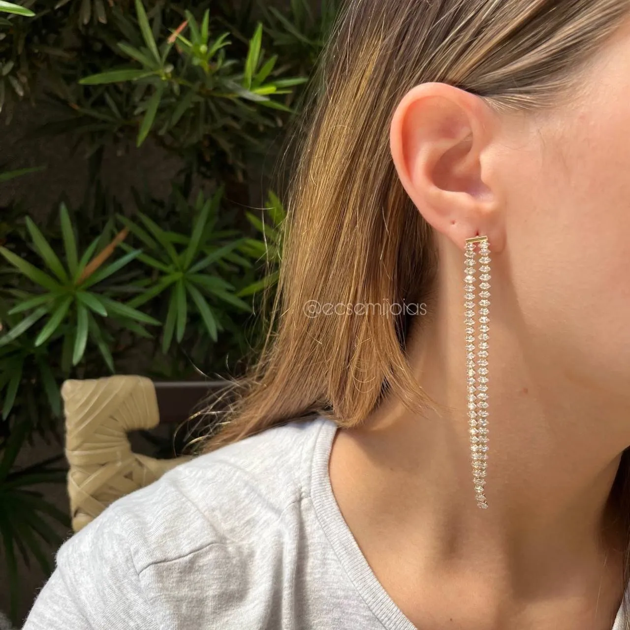 Brinco longo franja cravejada - banhado a ouro 18k