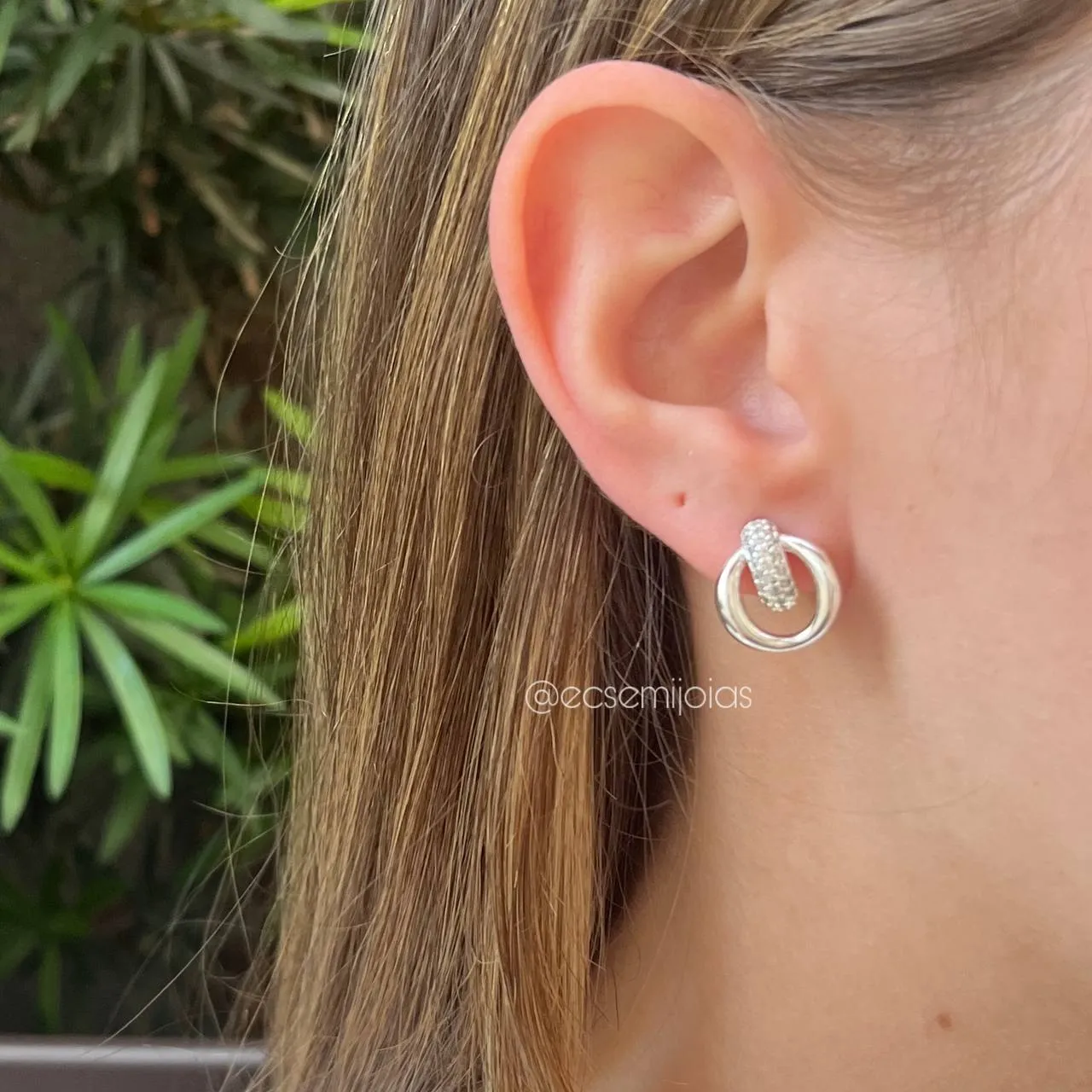 Brinco redondo com cravejado - banhado a prata 925