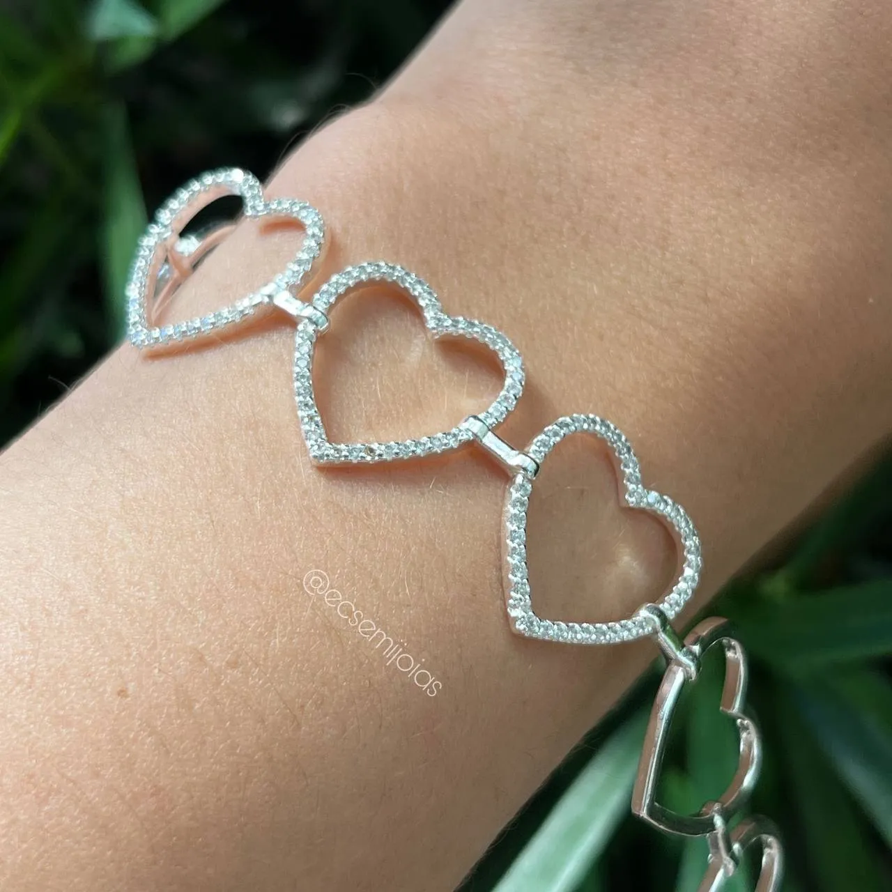 Pulseira corações cravejados - 17 cm - banhado a prata 925