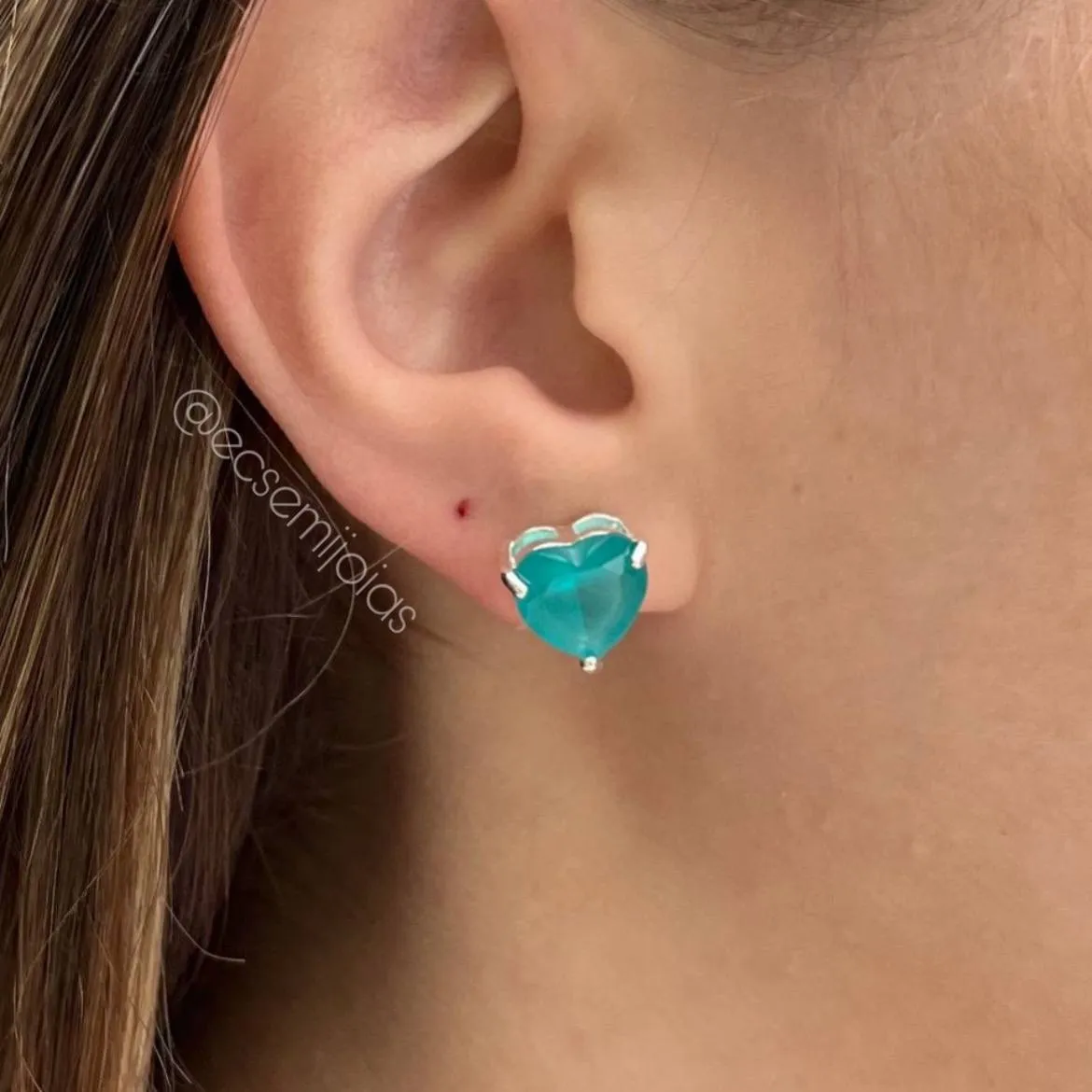 Brinco coração pedra 4 garras - 11mm x 11mm - banhado a prata 925
