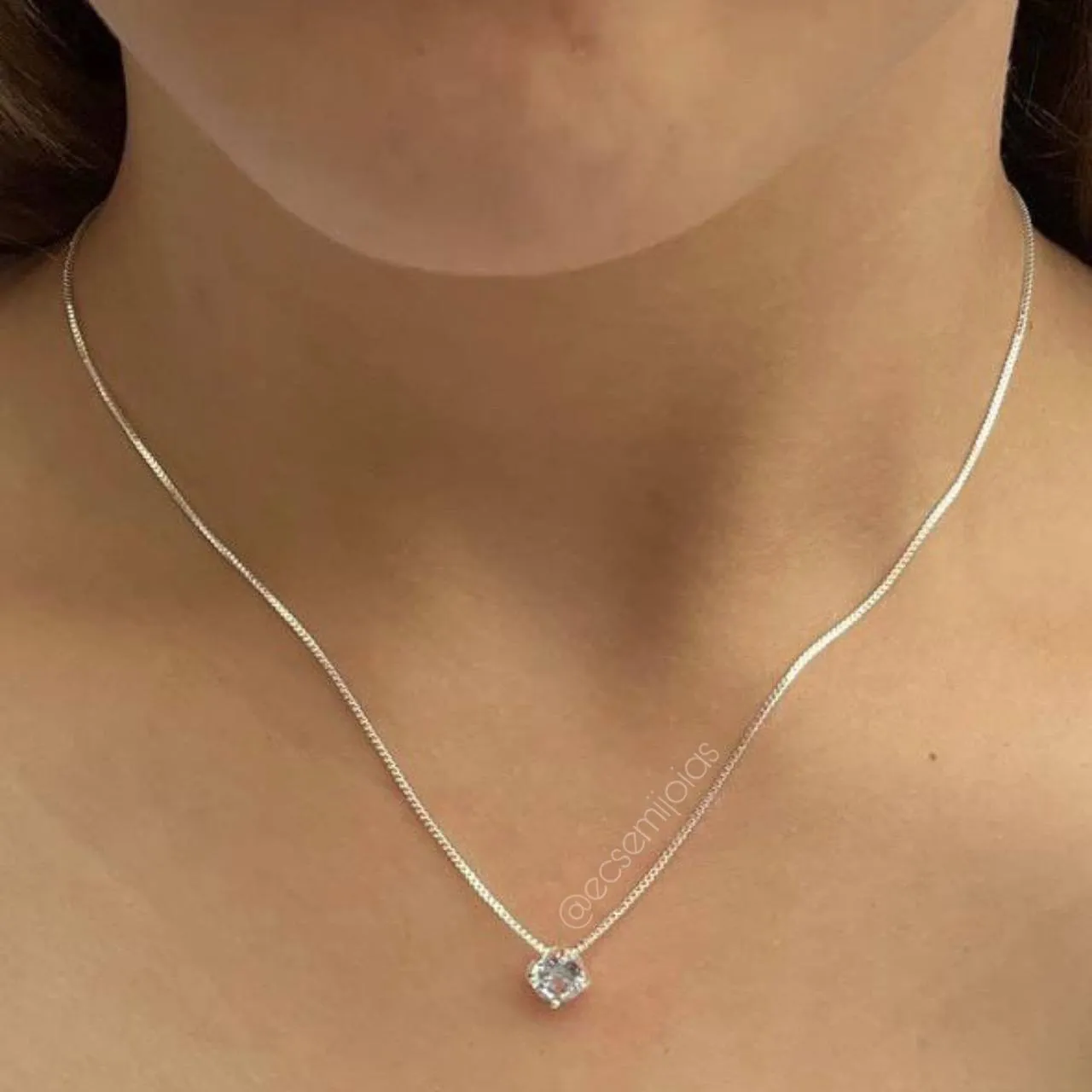 Colar ponto de luz redondo 4 garras - banhado a prata 925