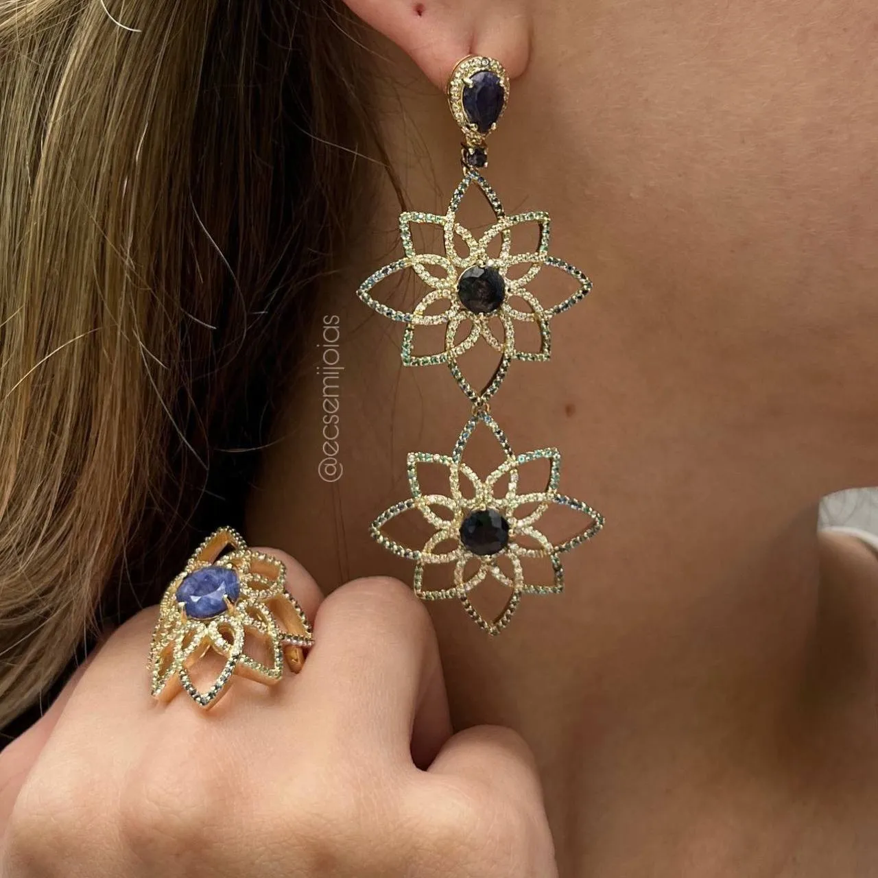 Conjunto anel e brinco grande duas flores cravejadas com pedra no centro - PRATA925