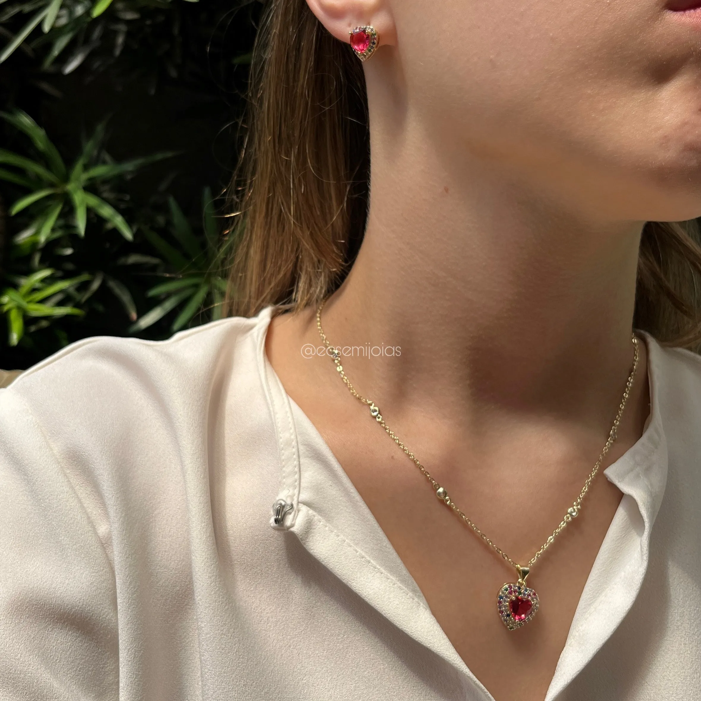 Conjunto de brinco e colar coração cravejado em volta - co 45cm + 5cm extensor - banhado a ouro 18k