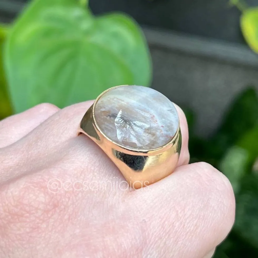 Anel com pedra ágata cinza redonda polida - banhado a ouro 18k
