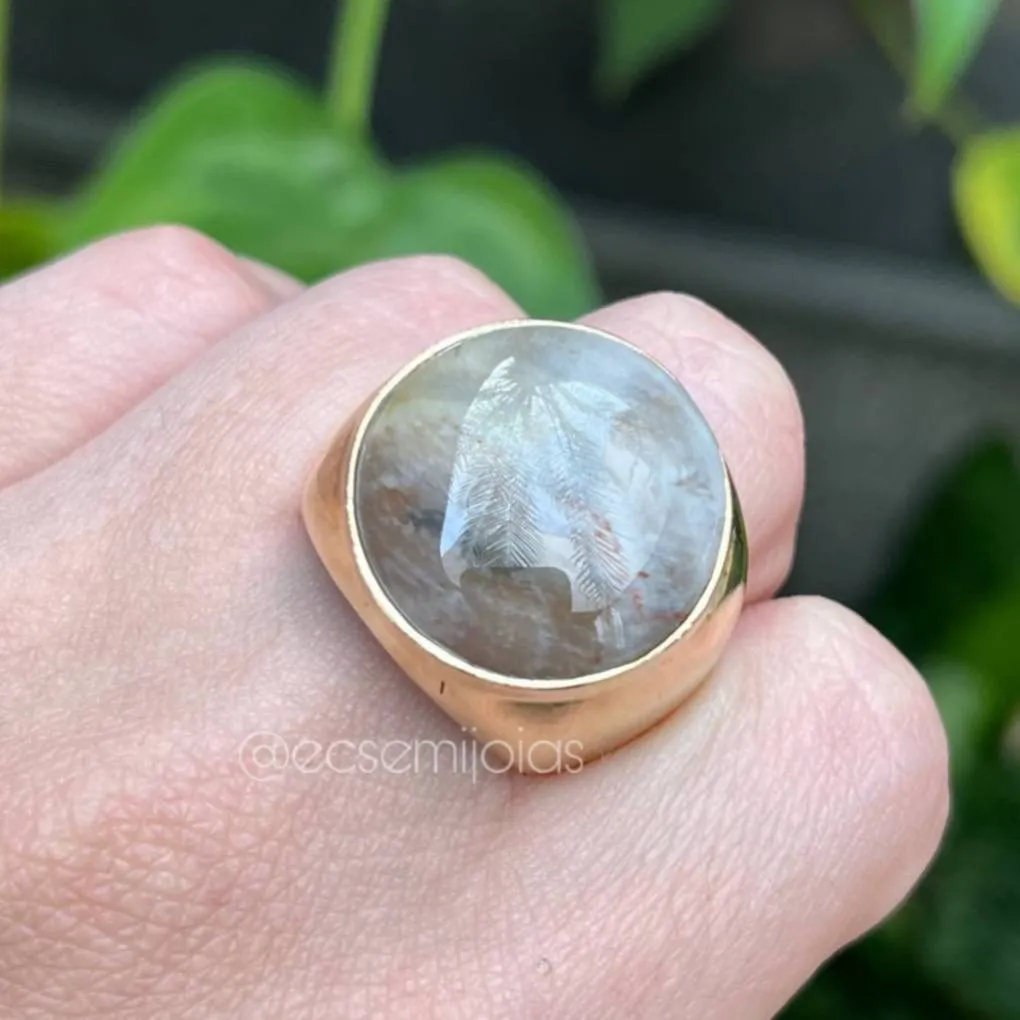 Anel com pedra ágata cinza redonda polida - banhado a ouro 18k