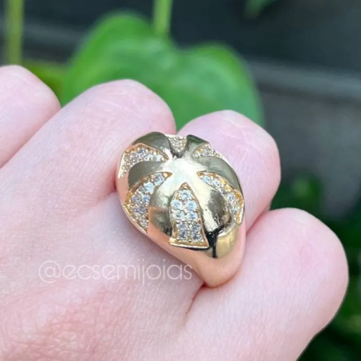 Anel oval alto com triângulos cravejados - banhado a ouro 18k