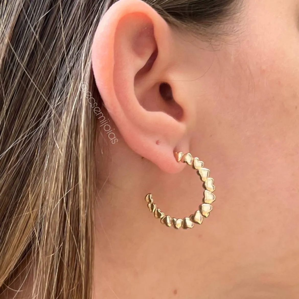 Brinco argola de corações lisos - 27mm diâm. - banhado a ouro 18k