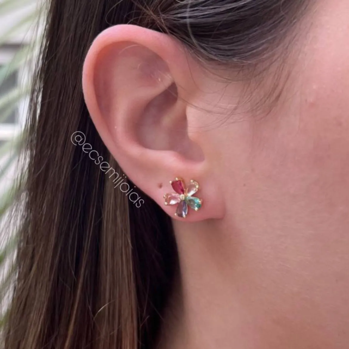 Brinco flor com zircônias baguetes G - 12mm - banhado a ouro 18k