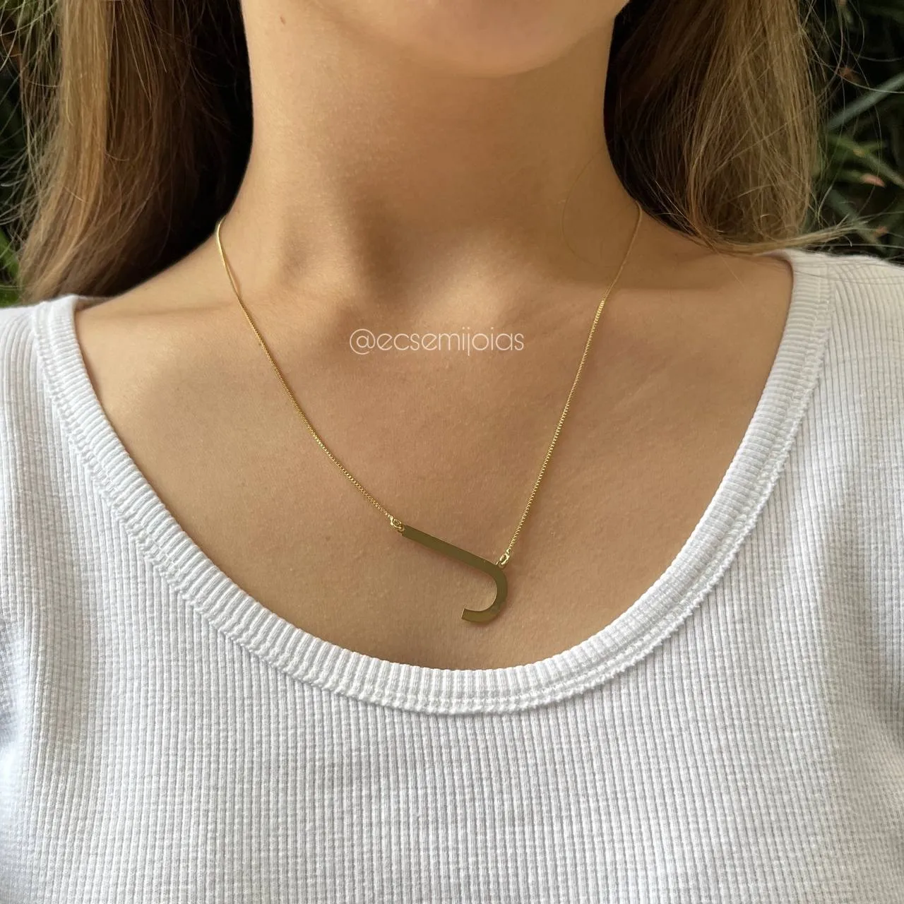 Colar de inicial torta lisa - banhado a ouro 18k