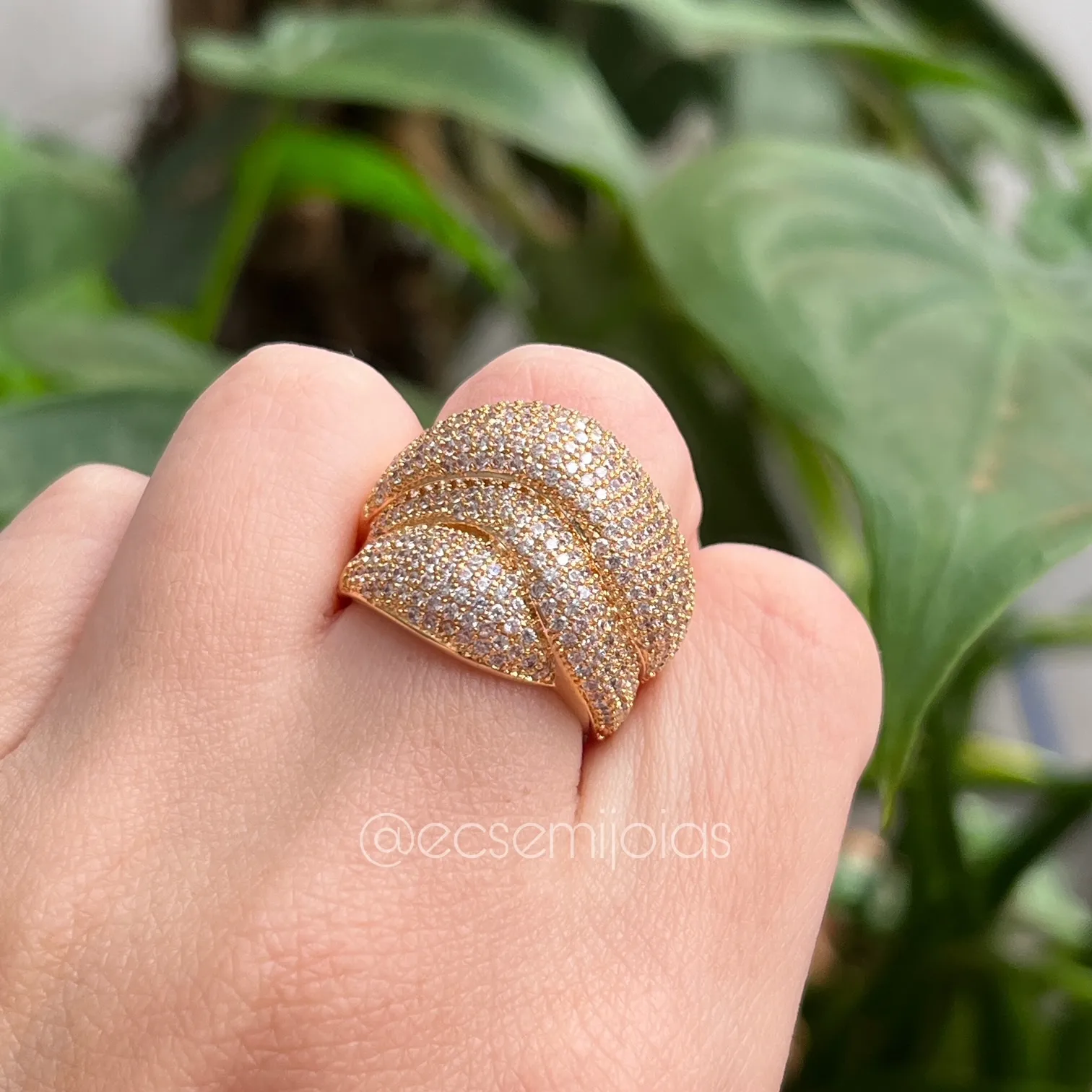 Anel entrelaçado cravejado - banhado a ouro 18k