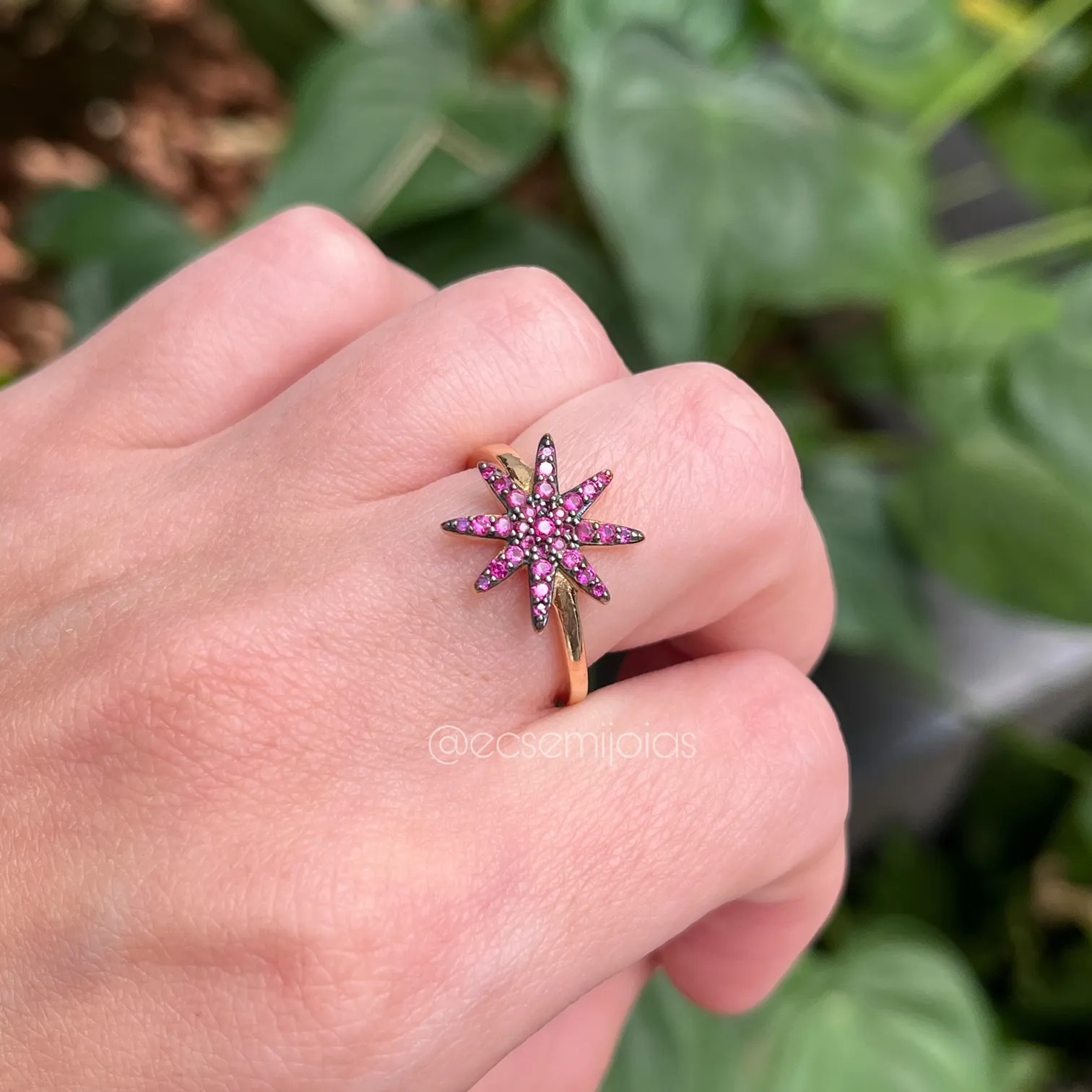 Anel estrela cravejada - banhado a ouro 18k