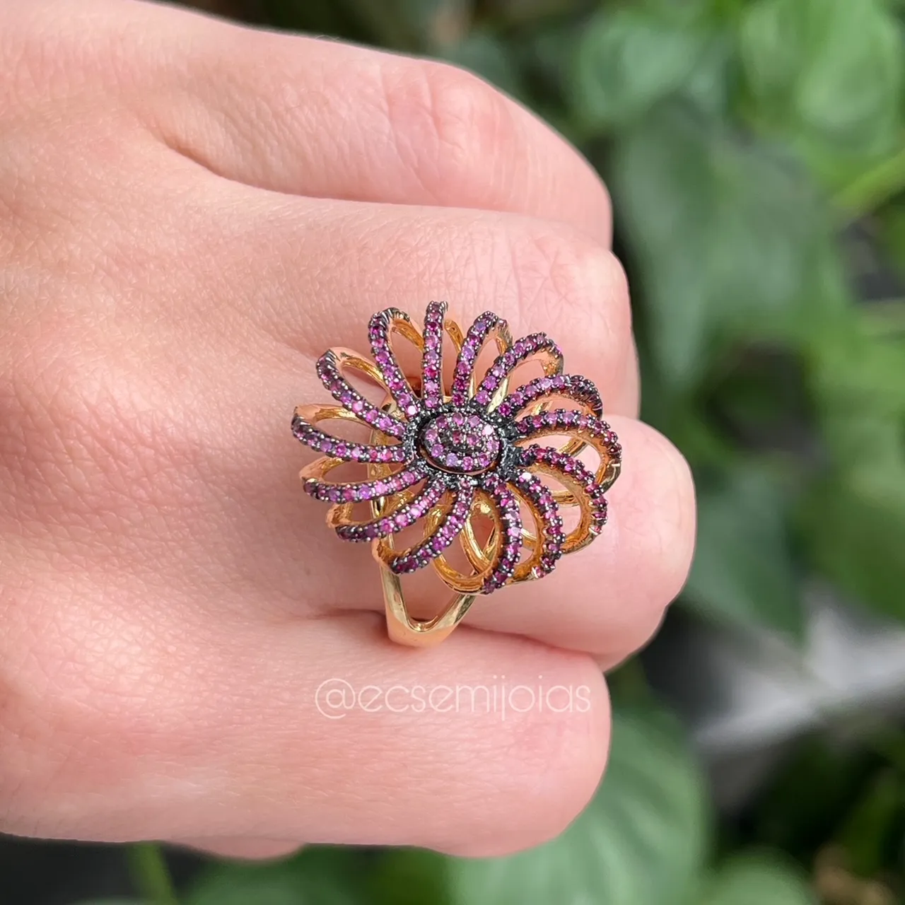 Anel oval todo vazado cravejado - banhado a ouro 18k