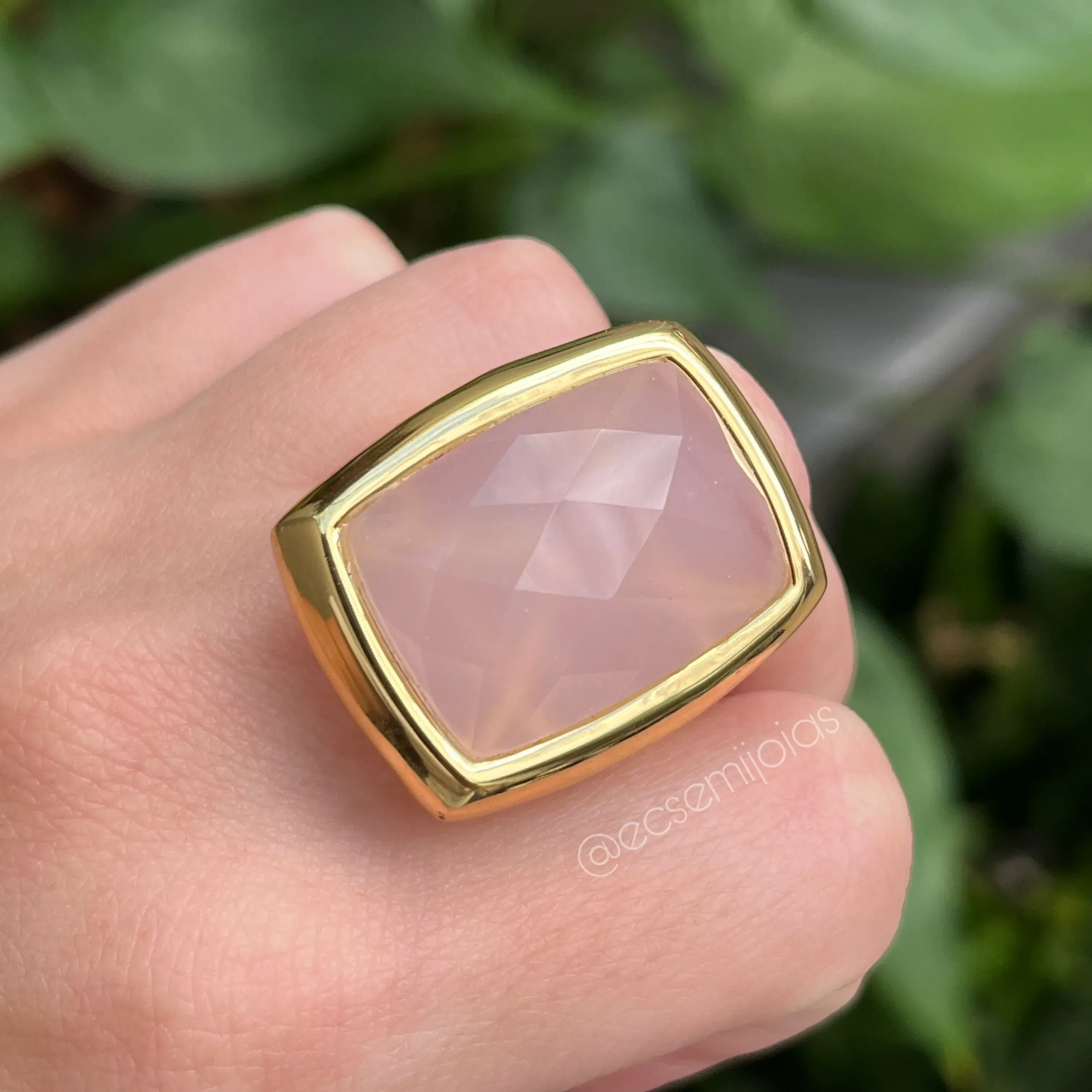 Anel pedra retangular 18x24mm - banhado a ouro 18k