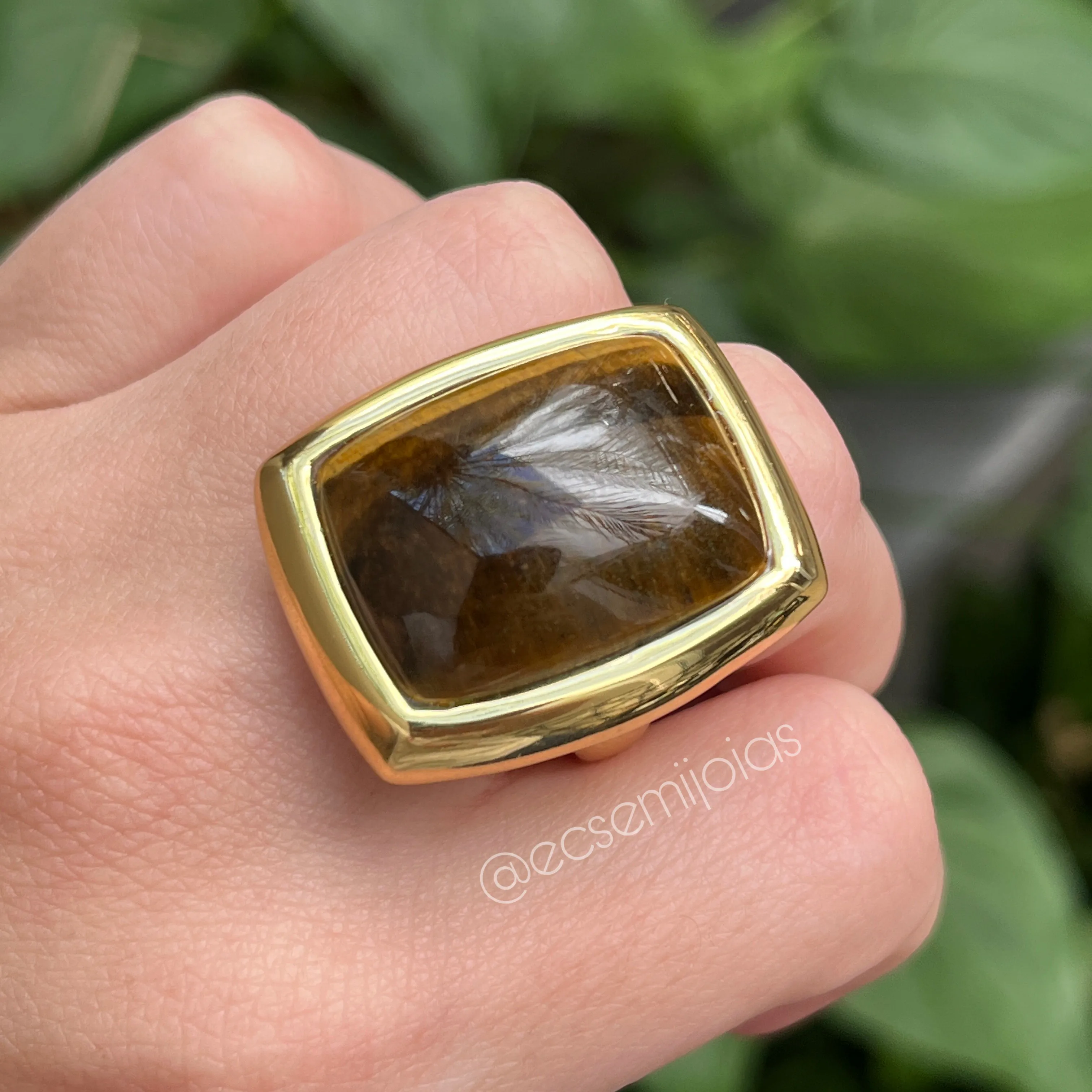Anel pedra retangular 18x24mm - banhado a ouro 18k