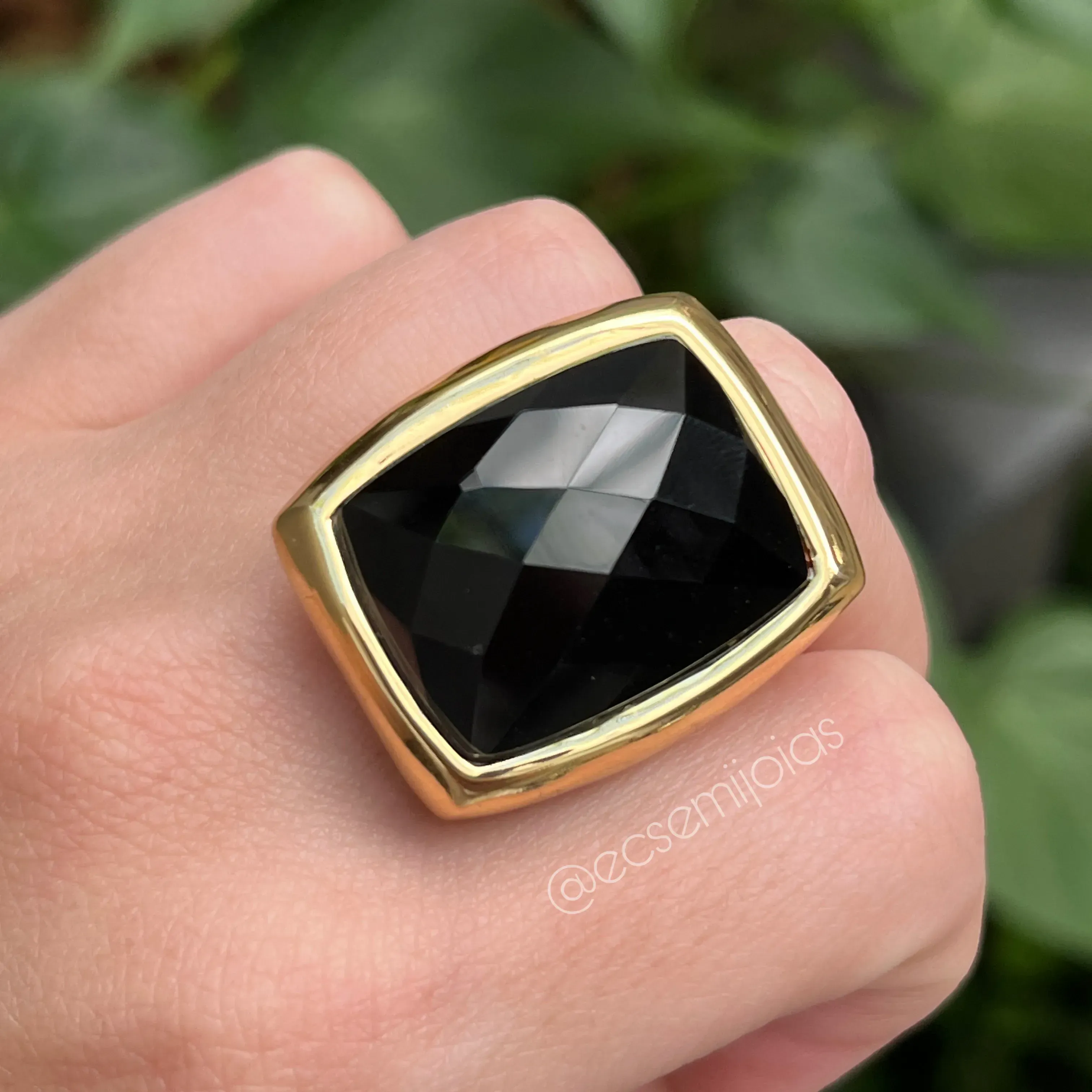 Anel pedra retangular 18x24mm - banhado a ouro 18k