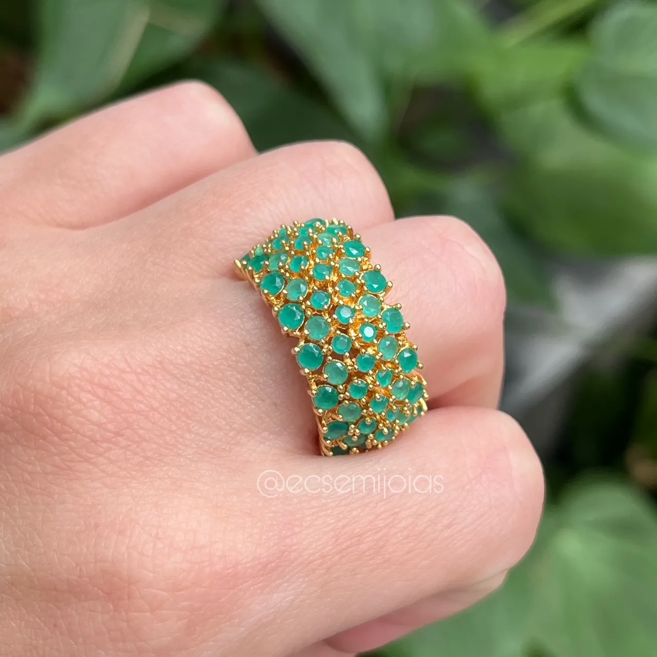 Anel pedras cravejadas maiores e menores (7 fileiras) - banhado a ouro 18k