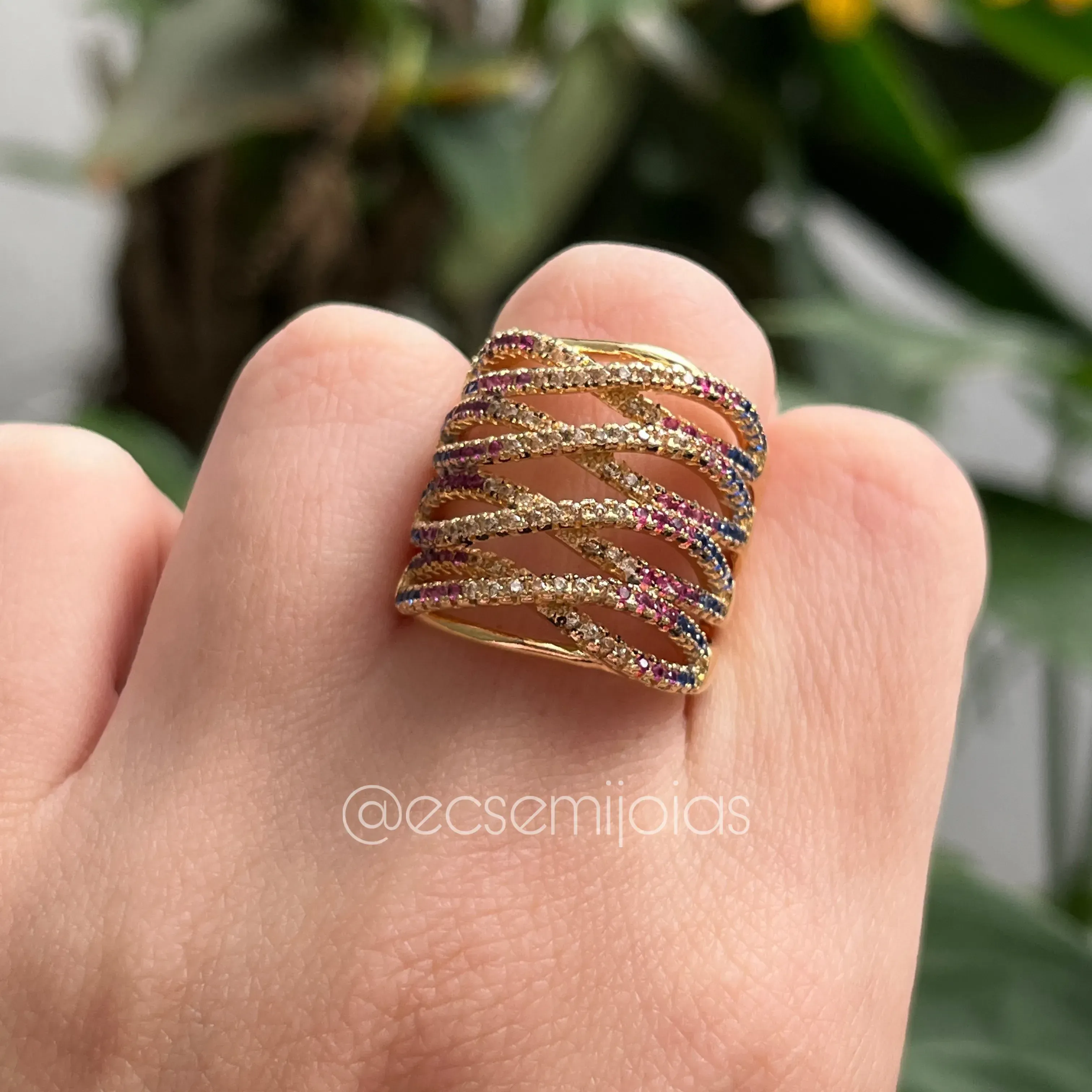 Anel trançado cravejado vazado - 20x21mm - banhado a ouro 18k