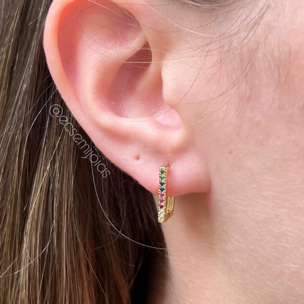 Argola quadrada G com 1 fileira cravejada - 14mm - banhado a ouro 18k