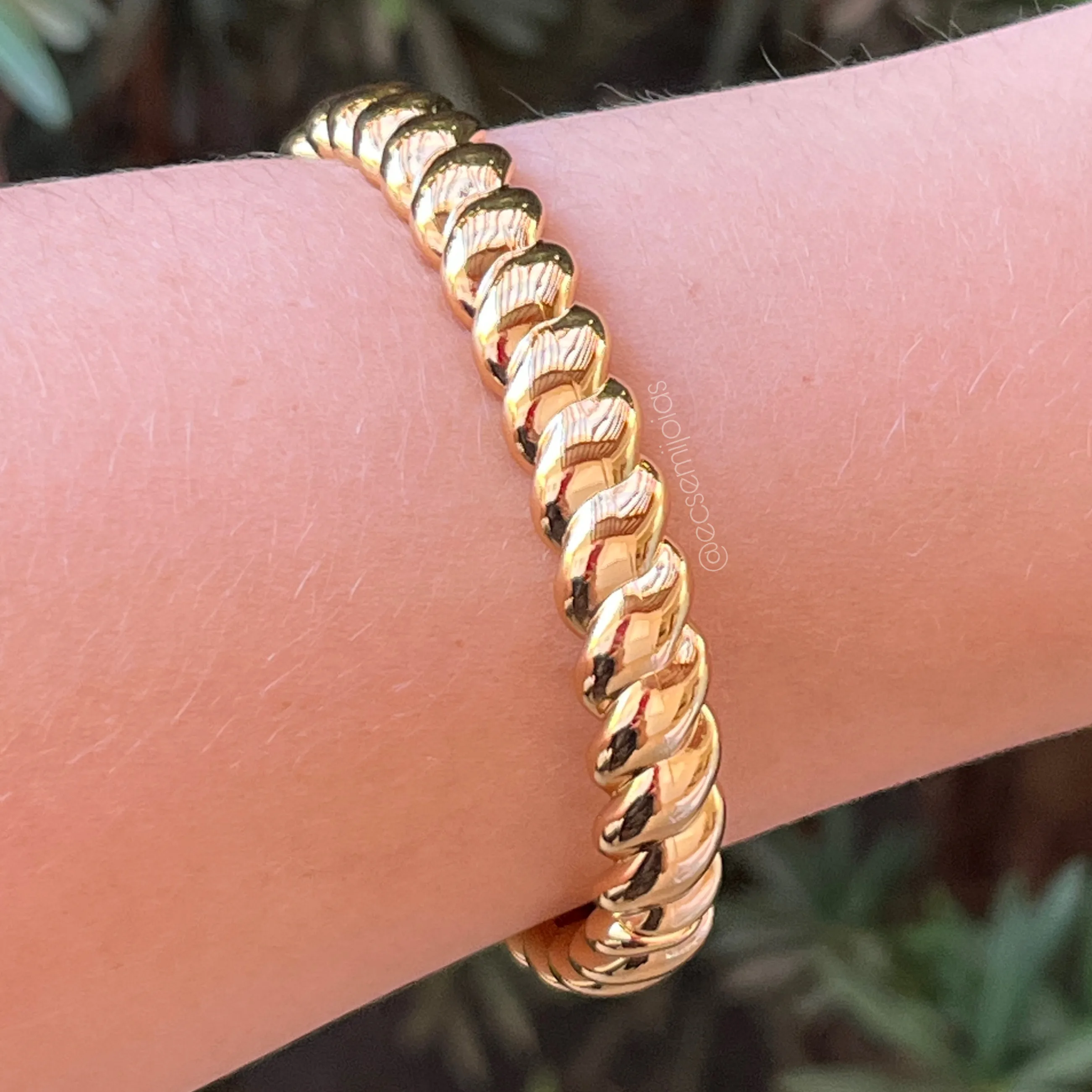 Bracelete elos torcidos lisos - 10mm - banhado a ouro 18k