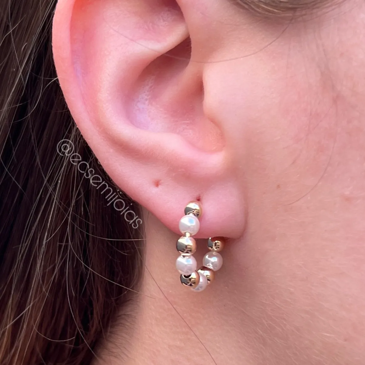 Brinco argola pérolas e bolas lisas - banhado a ouro 18k