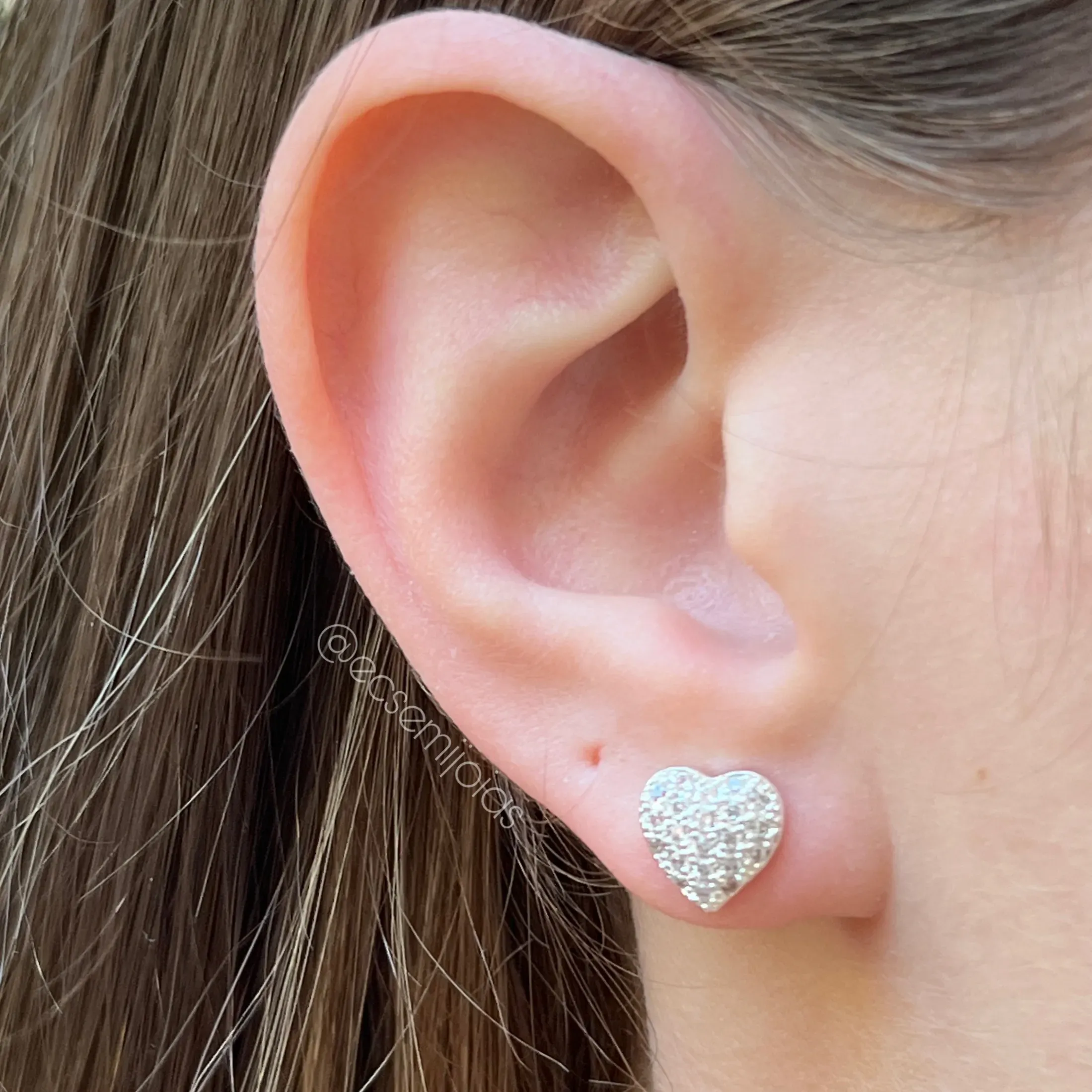 Brinco coração cravejado 10mm G - banhado a prata 925