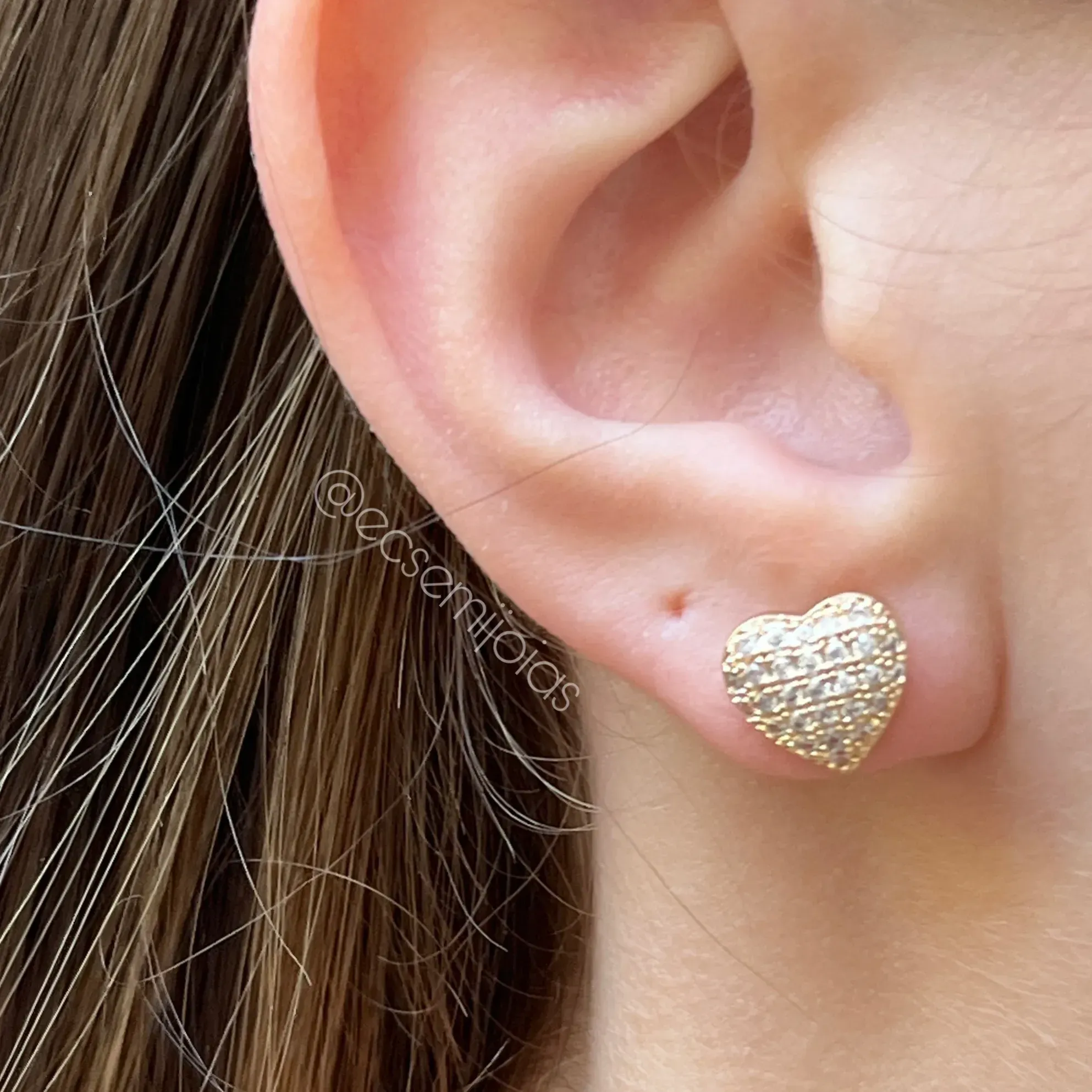 Brinco coração cravejado 10mm G - banhado a ouro 18k