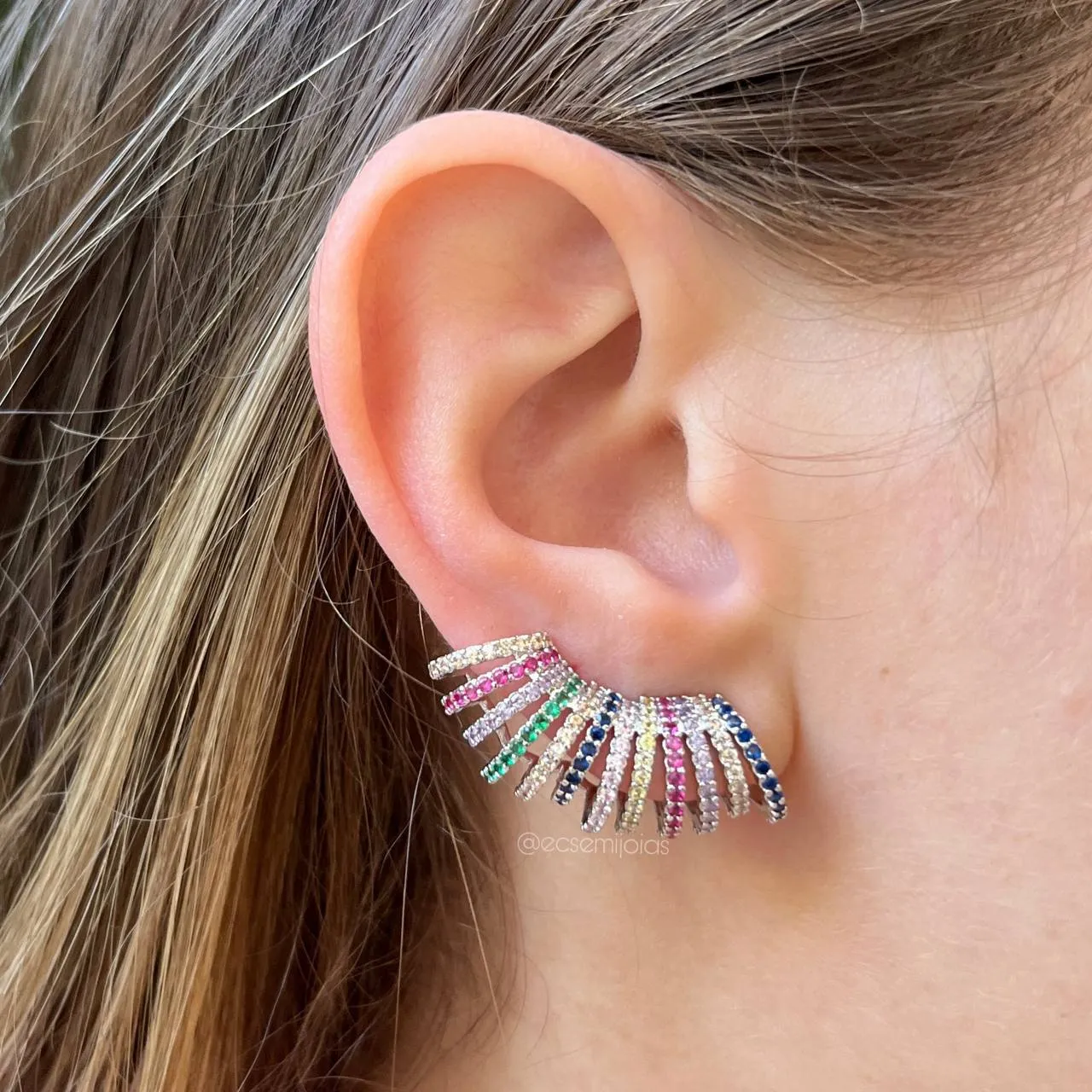 Brinco ear cuff cravejado - banhado a ródio branco
