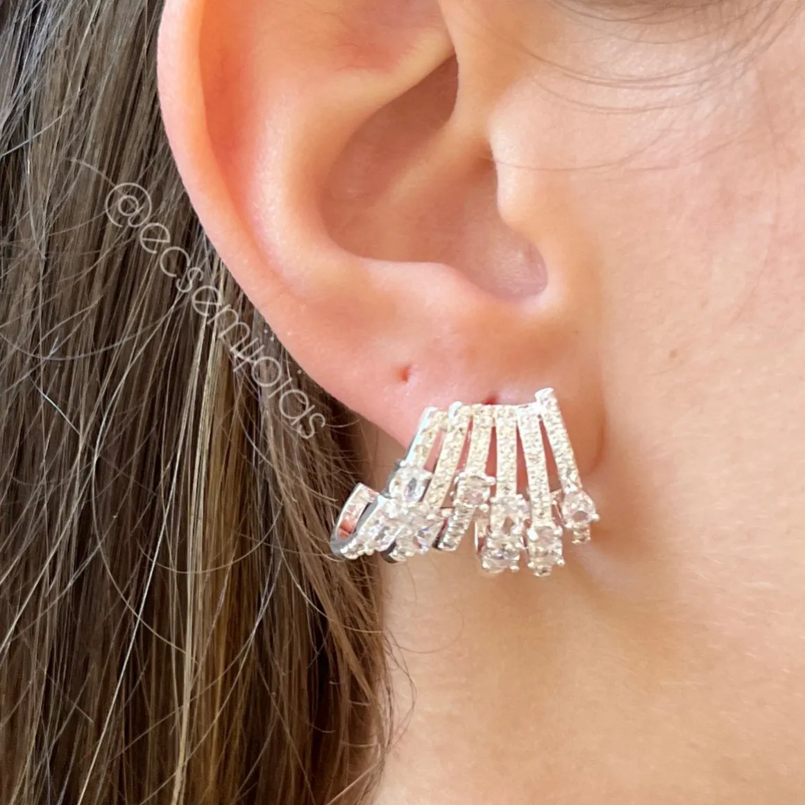 Brinco ear hook c/ 6 aros cravejados vazados e zircônias gotas, retangulares e ovais - banhado a prata 925