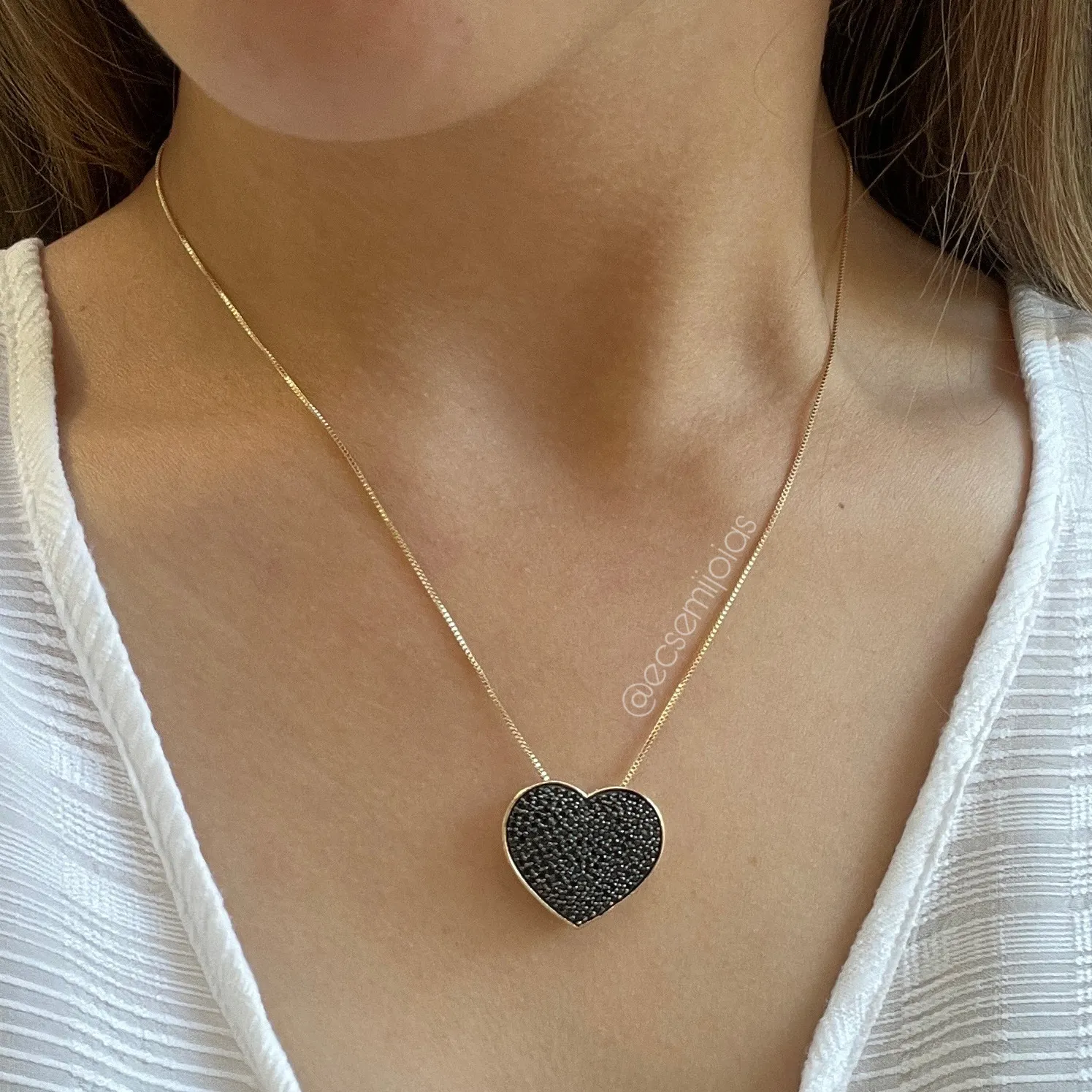 Colar coração cravejado 22mm x 24mm - 45 cm - banhado a ouro 18k