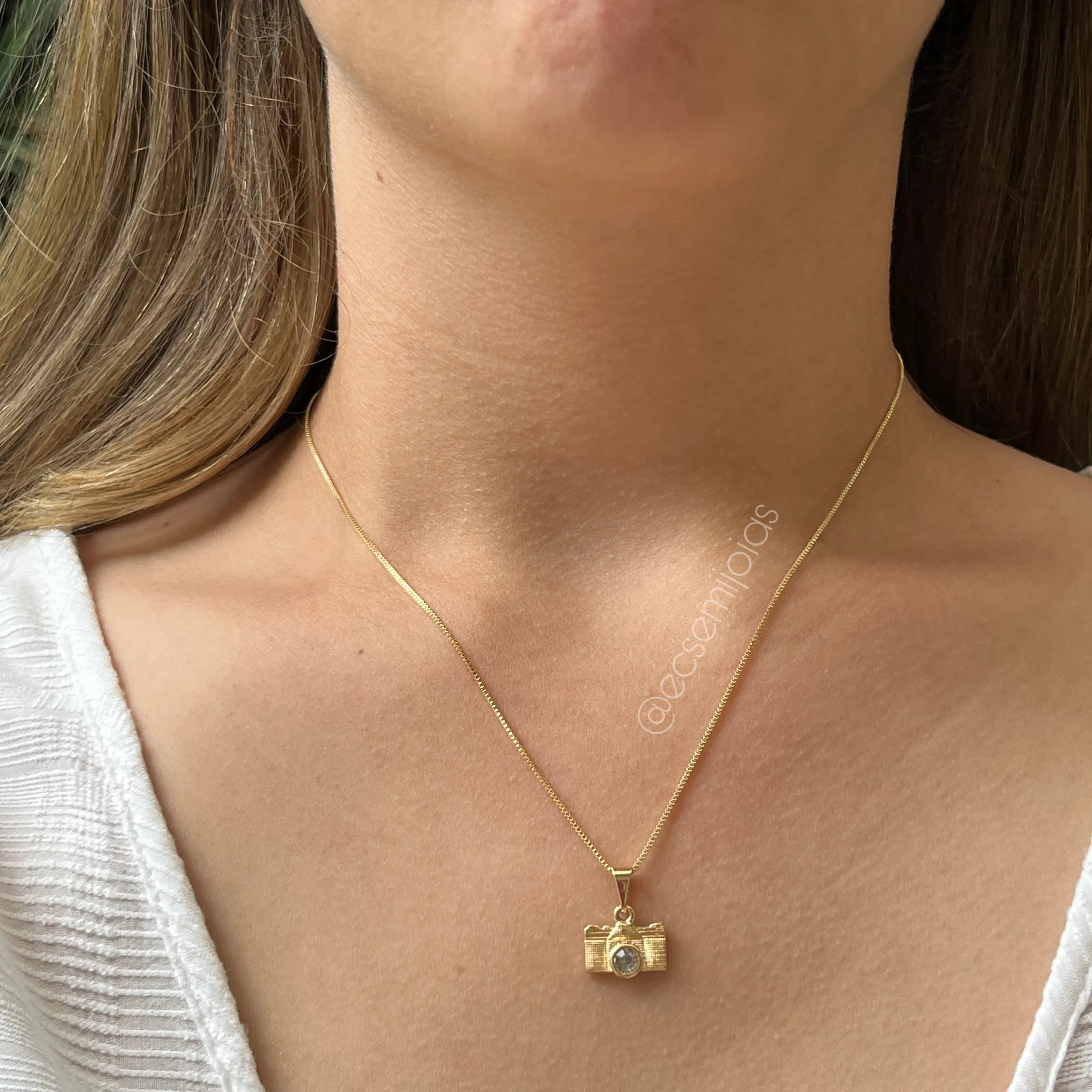Colar máquina fotográfica  - 45cm - banhado a ouro 18k