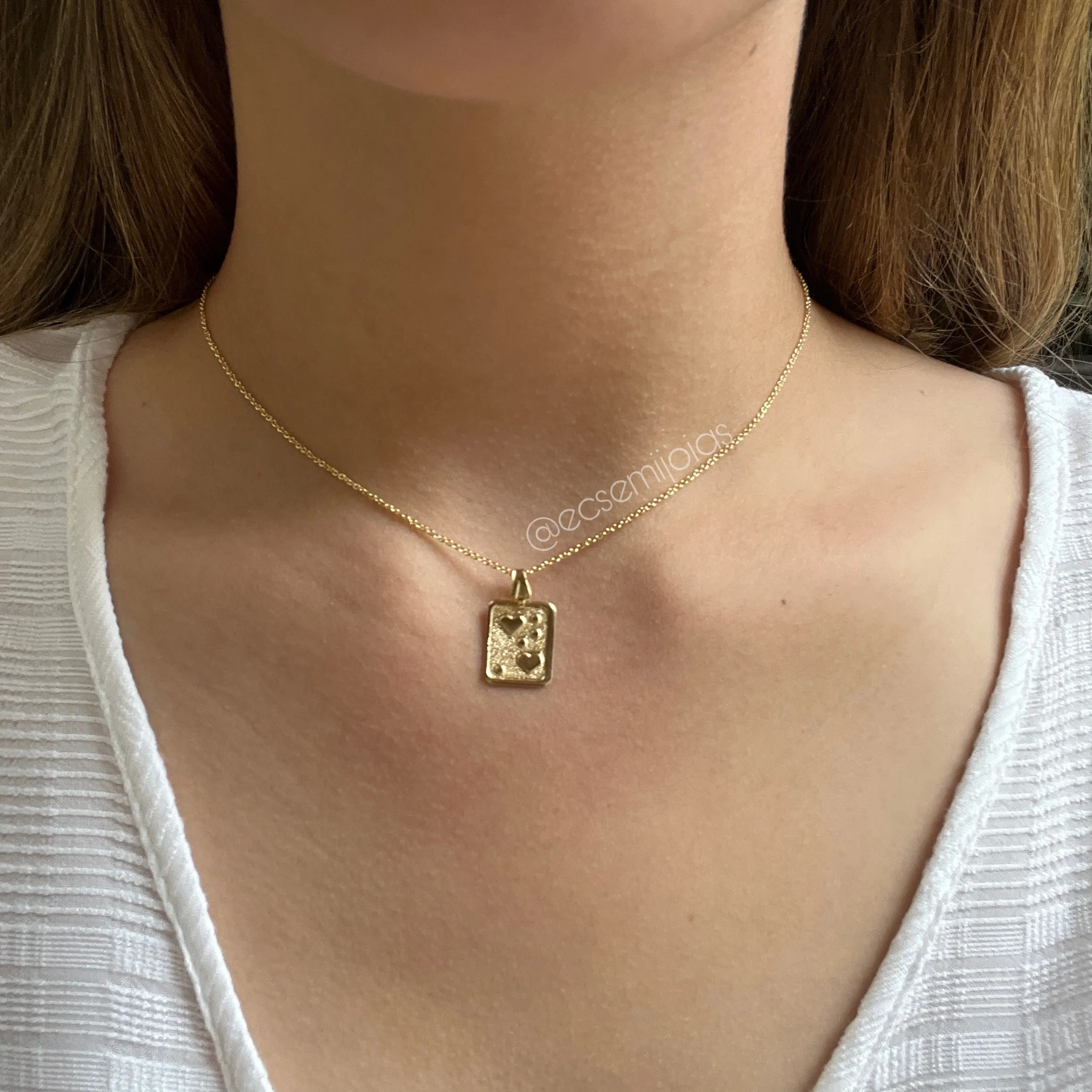 Colar plaquinha com corações lisos  - 40cm - banhado a ouro 18k