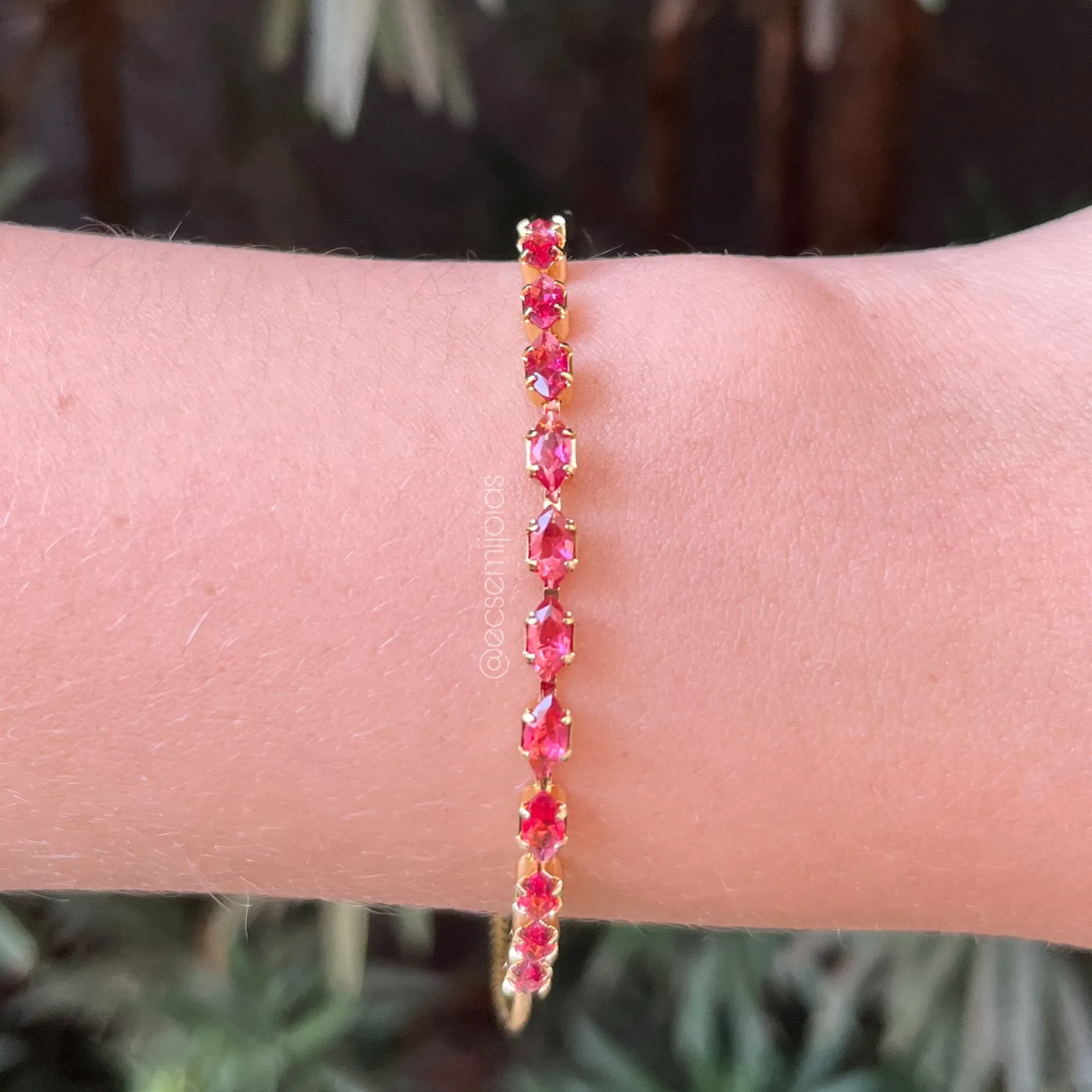 Pulseira shambala com 12 navetes 2x6mm - banhado a ouro 18k