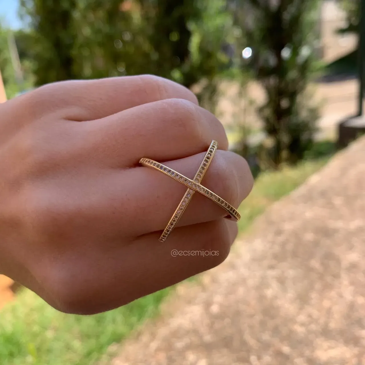 Anel  X cravejado com borda - banhado a ouro 18k