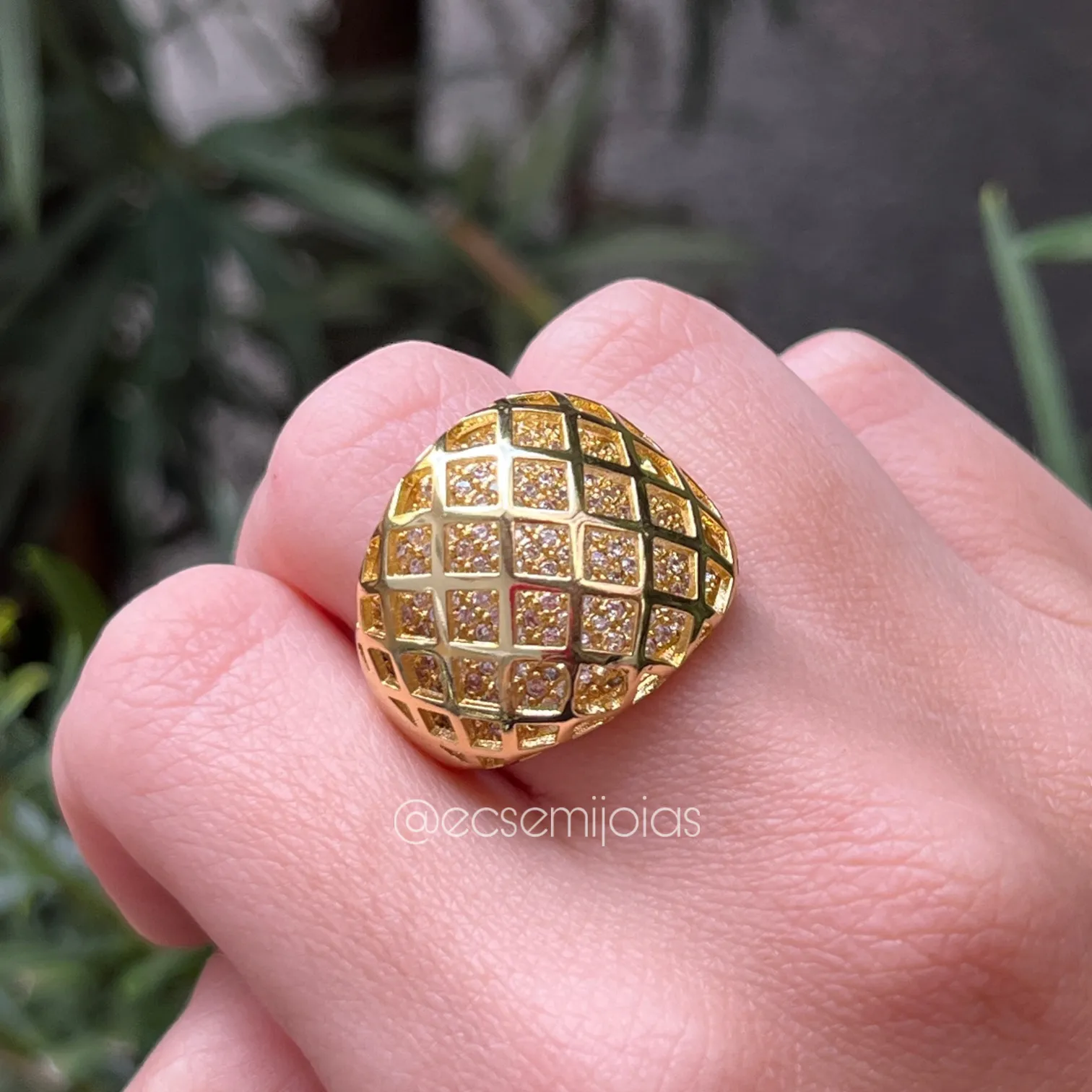 Conjunto brinco e anel oval com 2 camadas, vazado em cima cravejado em baixo - banhado a ouro 18k