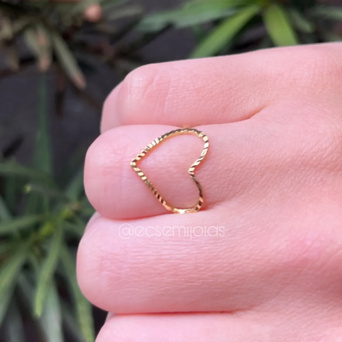 Anel coração diamantado vazado - banhado a ouro 18k