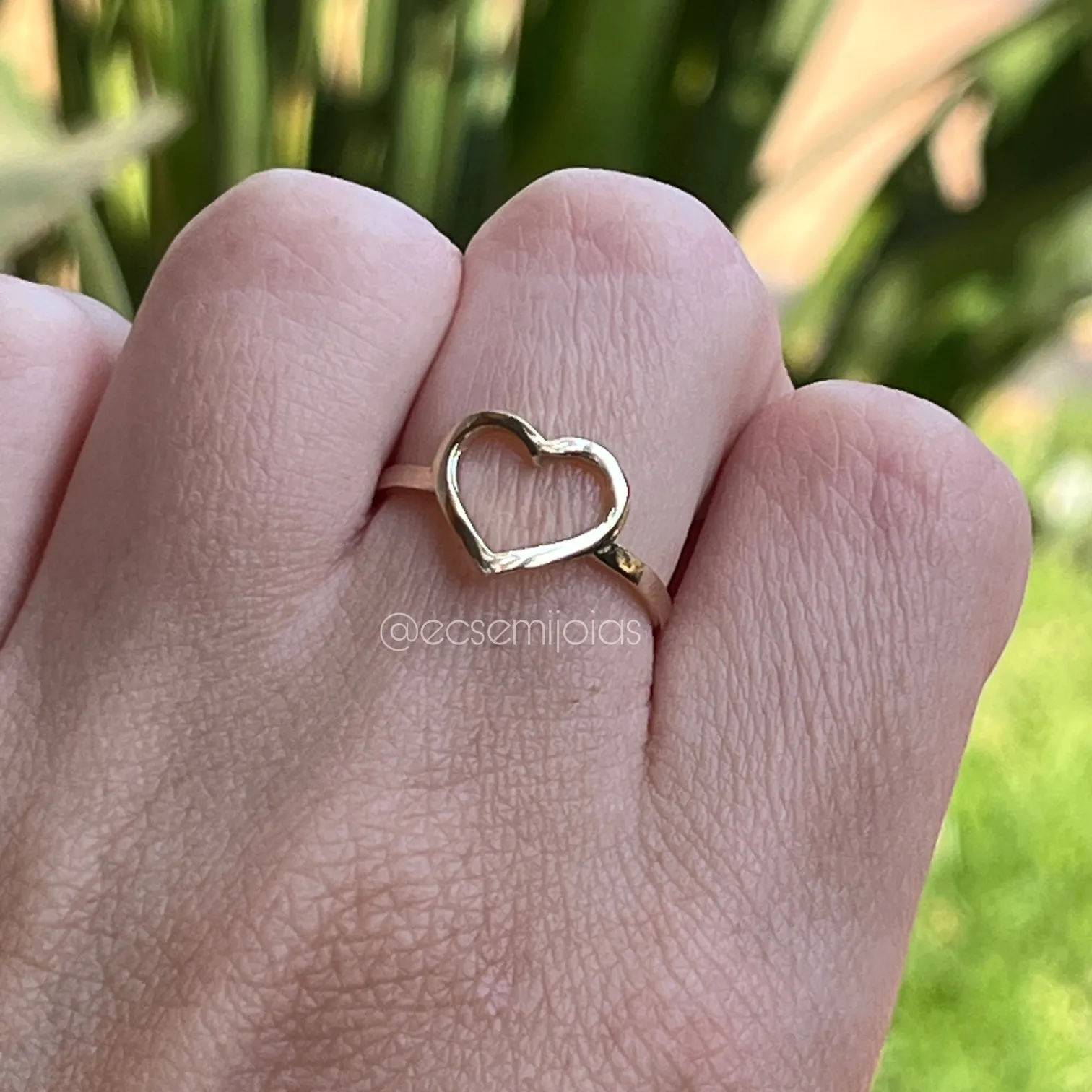 Anel coração liso vazado - banhado a ouro 18k