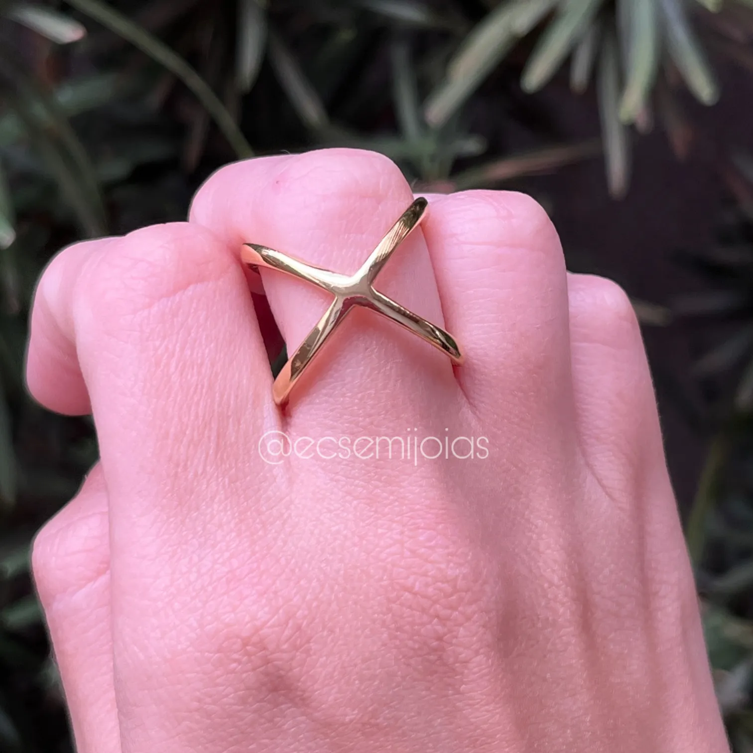 Anel em X liso - banhado a ouro 18k