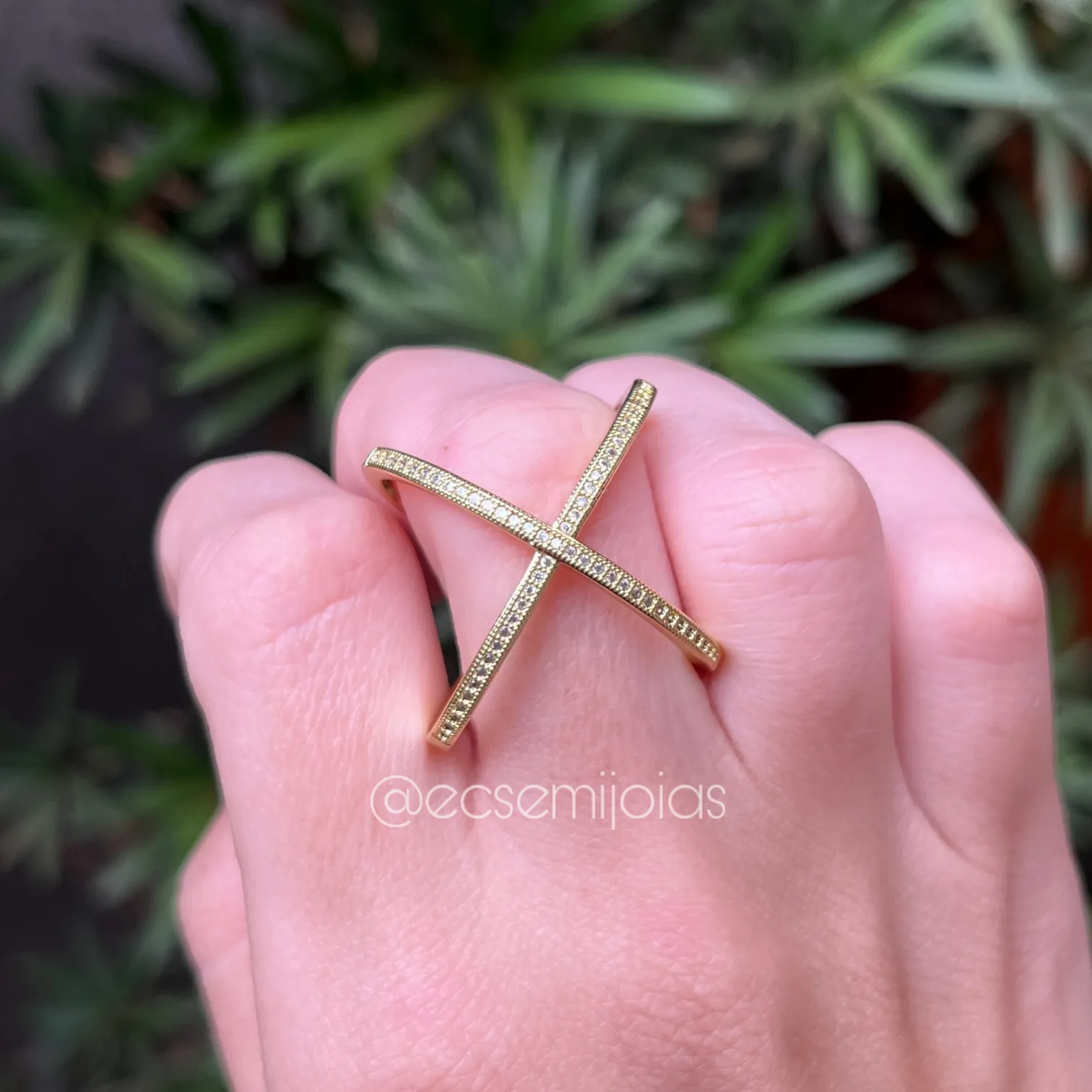 Anel  X cravejado com borda - banhado a ouro 18k