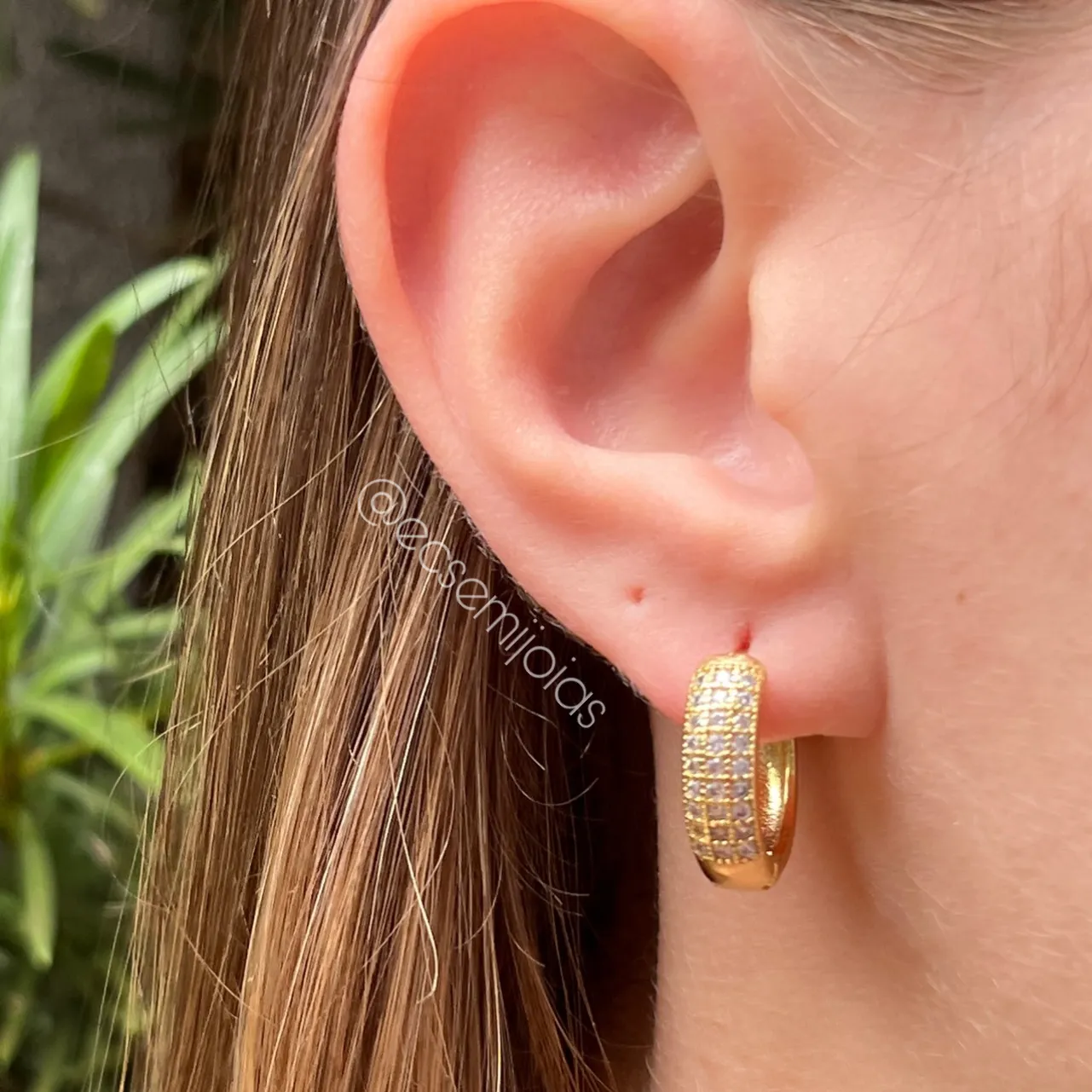 Argola 18mm com 3 fileiras cravejadas G -  banhado a ouro 18k
