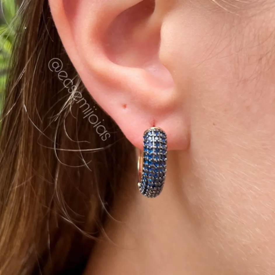 Argola com 5 fileiras cravejadas - 6x20mm - banhado a ouro 18k